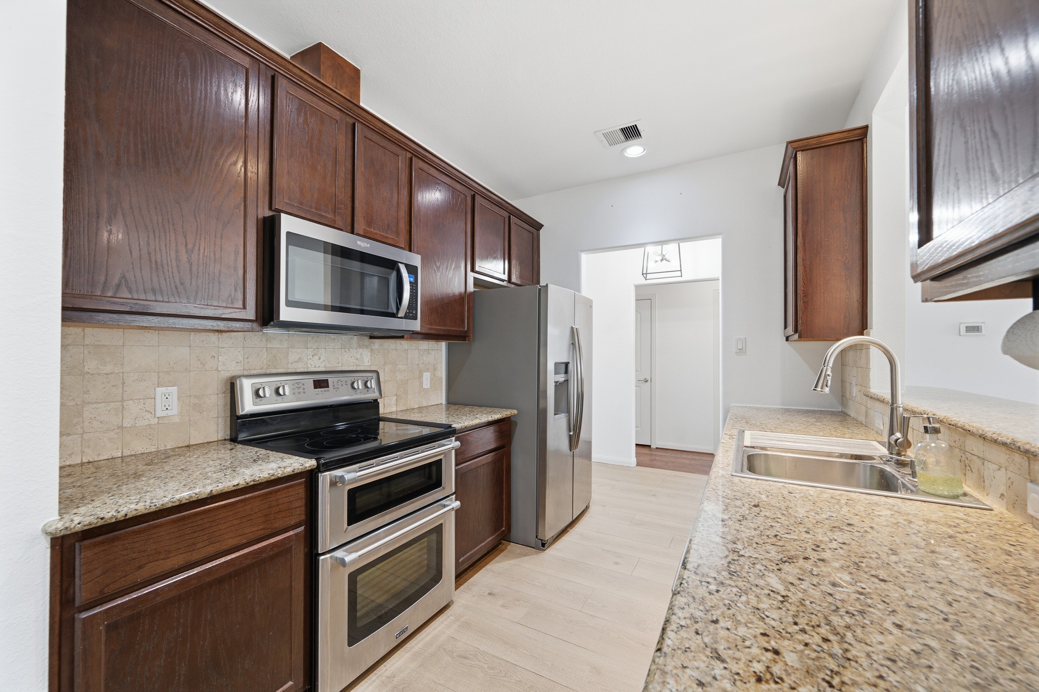 9303 E Lakeside Drive, Magnolia, TX 77354