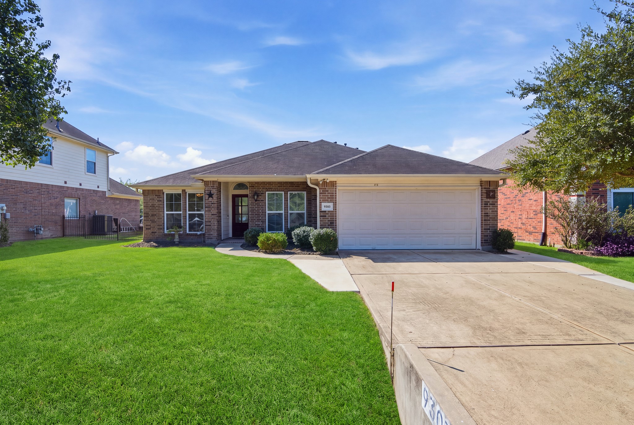 9303 E Lakeside Drive, Magnolia, TX 77354