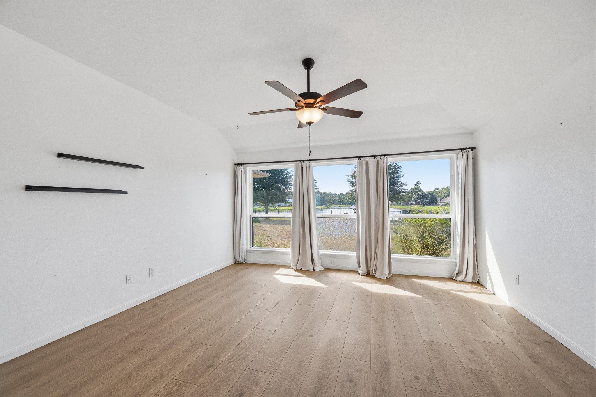 9303 E Lakeside Drive, Magnolia, TX 77354