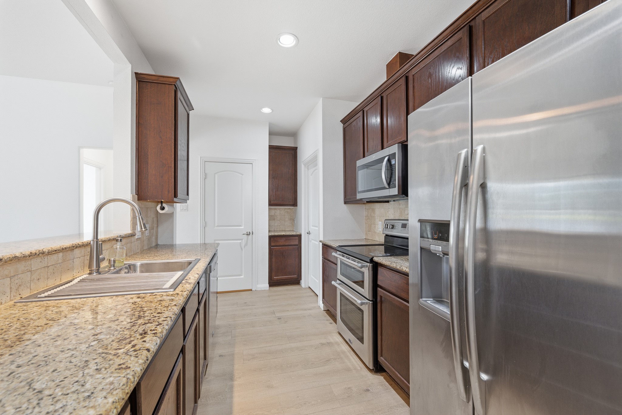 9303 E Lakeside Drive, Magnolia, TX 77354