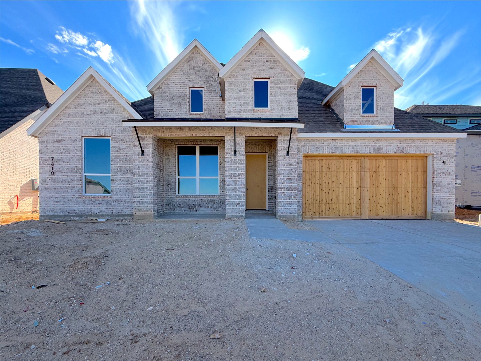 Beautiful Ozark smoke brick with timeless curb appeal and a welcoming covered front porch. Beautiful Ozark smoke brick with timeless curb appeal and a welcoming covered front porch.
