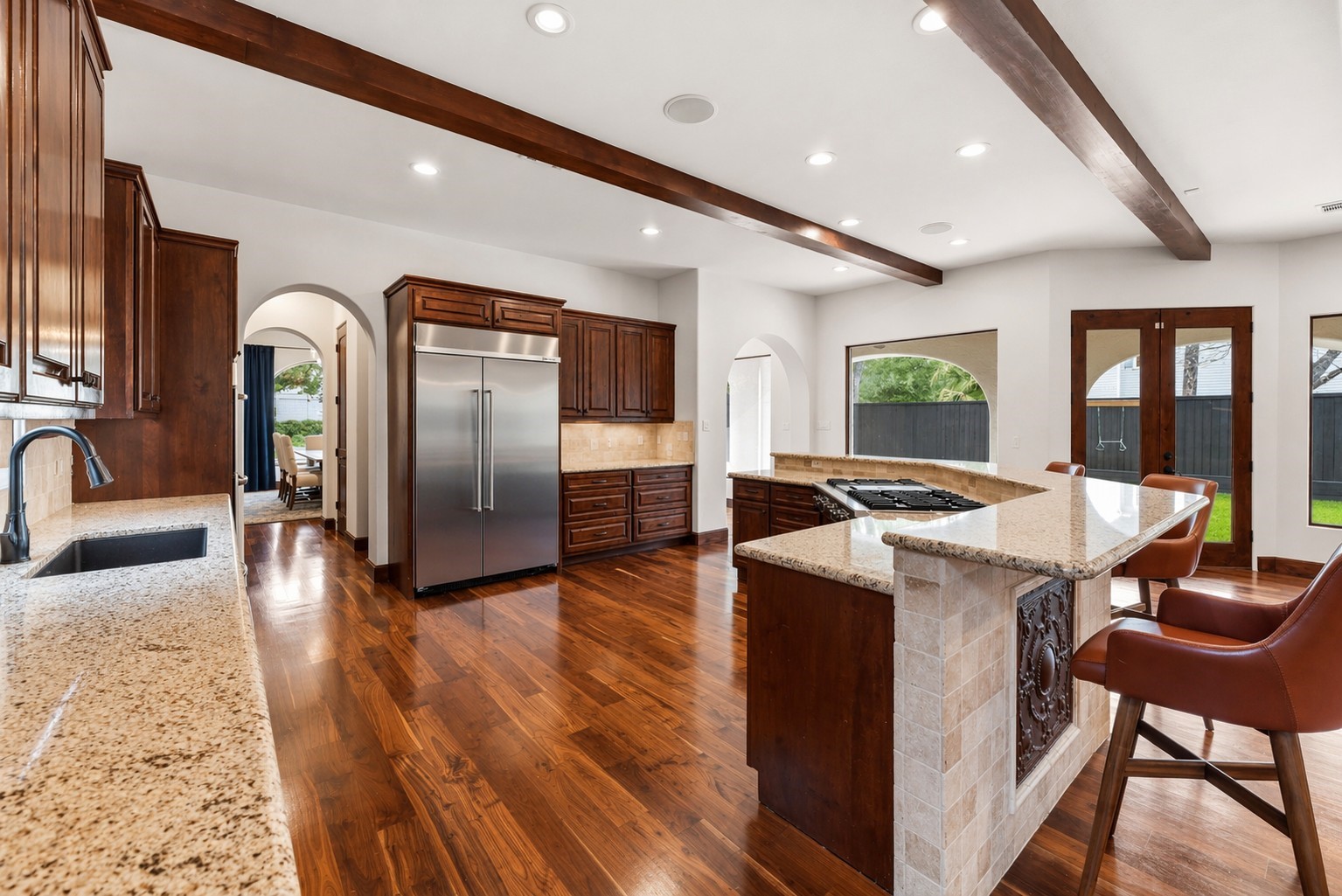 Featuring stainless steel finishes, this kitchen layout prioritizes efficiency without compromising its high-end aesthetic. It is a versatile space designed to handle everything from daily routines to large-scale entertaining with ease.