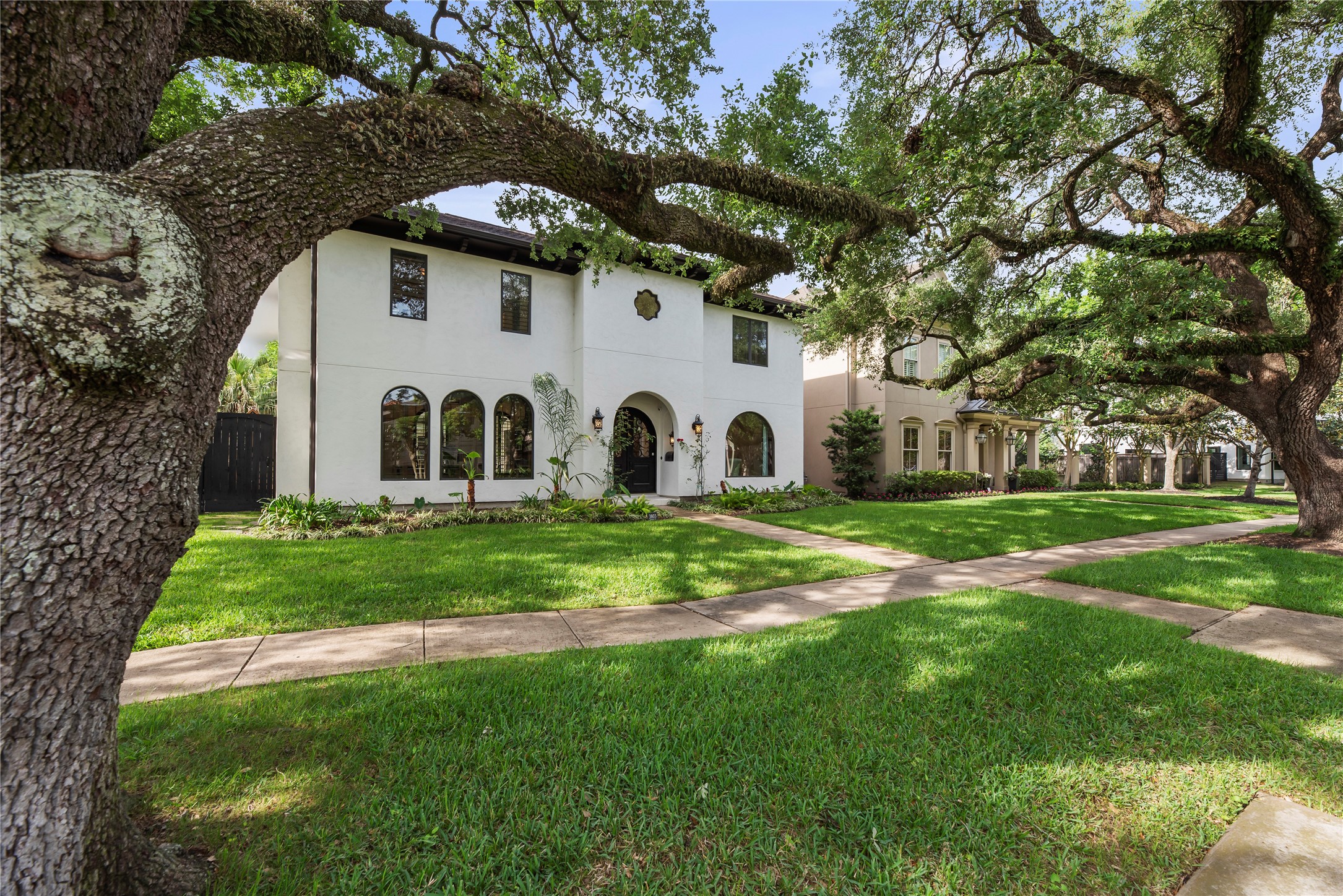 Thank you for viewing our listing. We'd love to show you this home! Call us today to schedule your private showing.