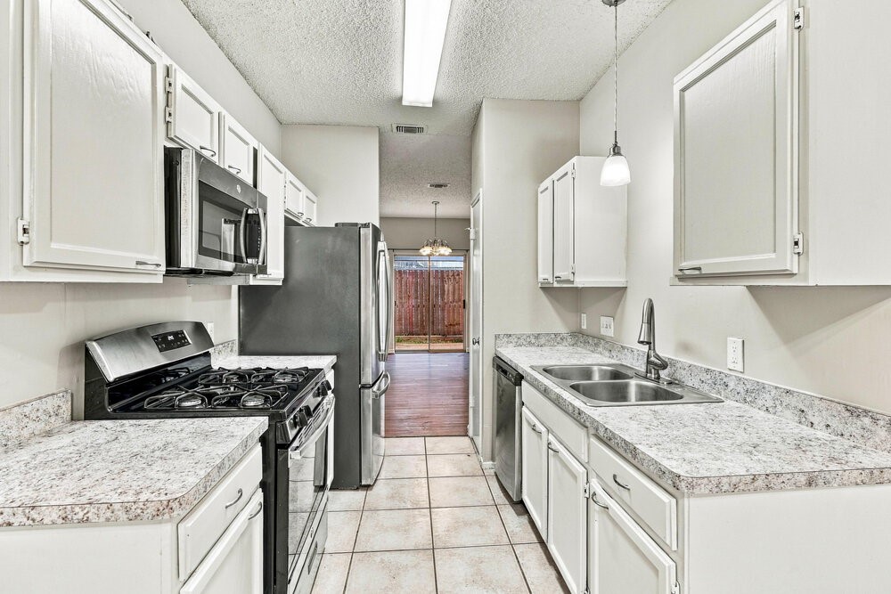 8123 Summer Trail Drive, Houston, TX 77040