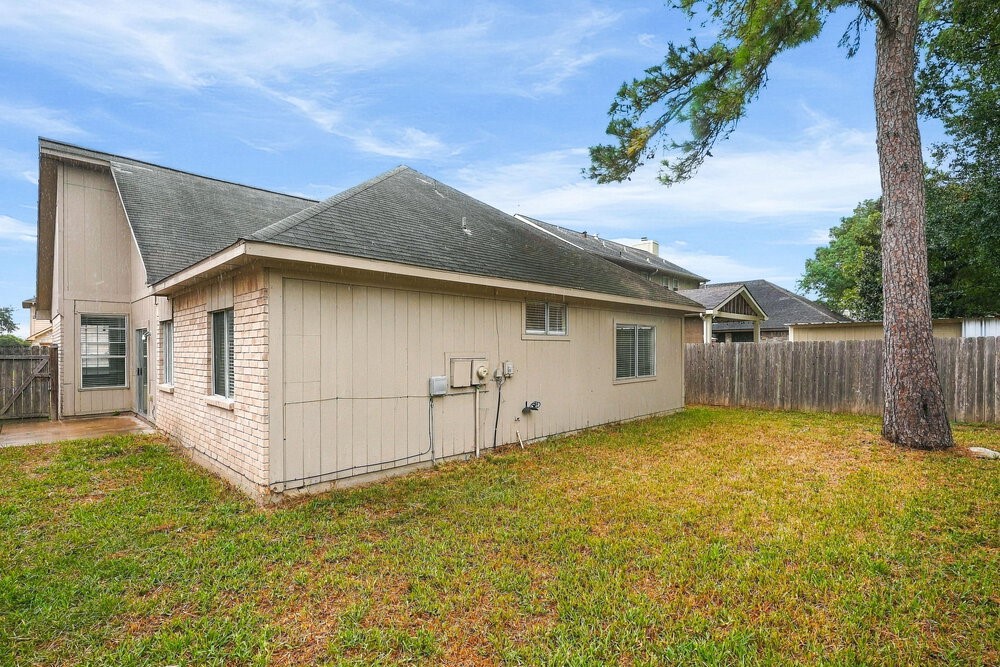 8123 Summer Trail Drive, Houston, TX 77040