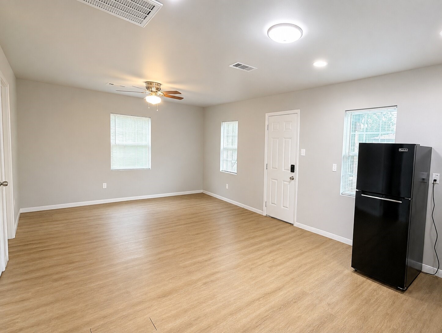 15521 Highway 6, Santa Fe, TX 77517