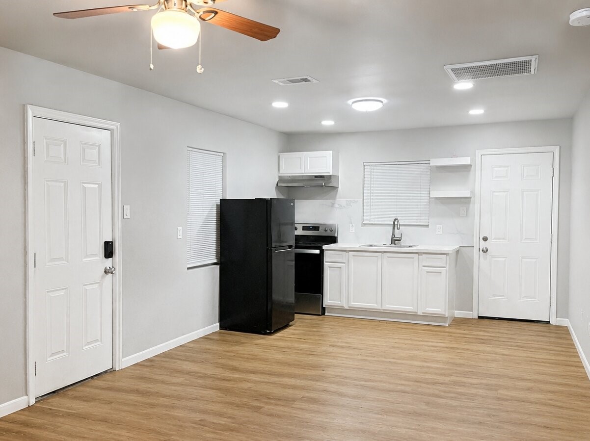 15521 Highway 6, Santa Fe, TX 77517
