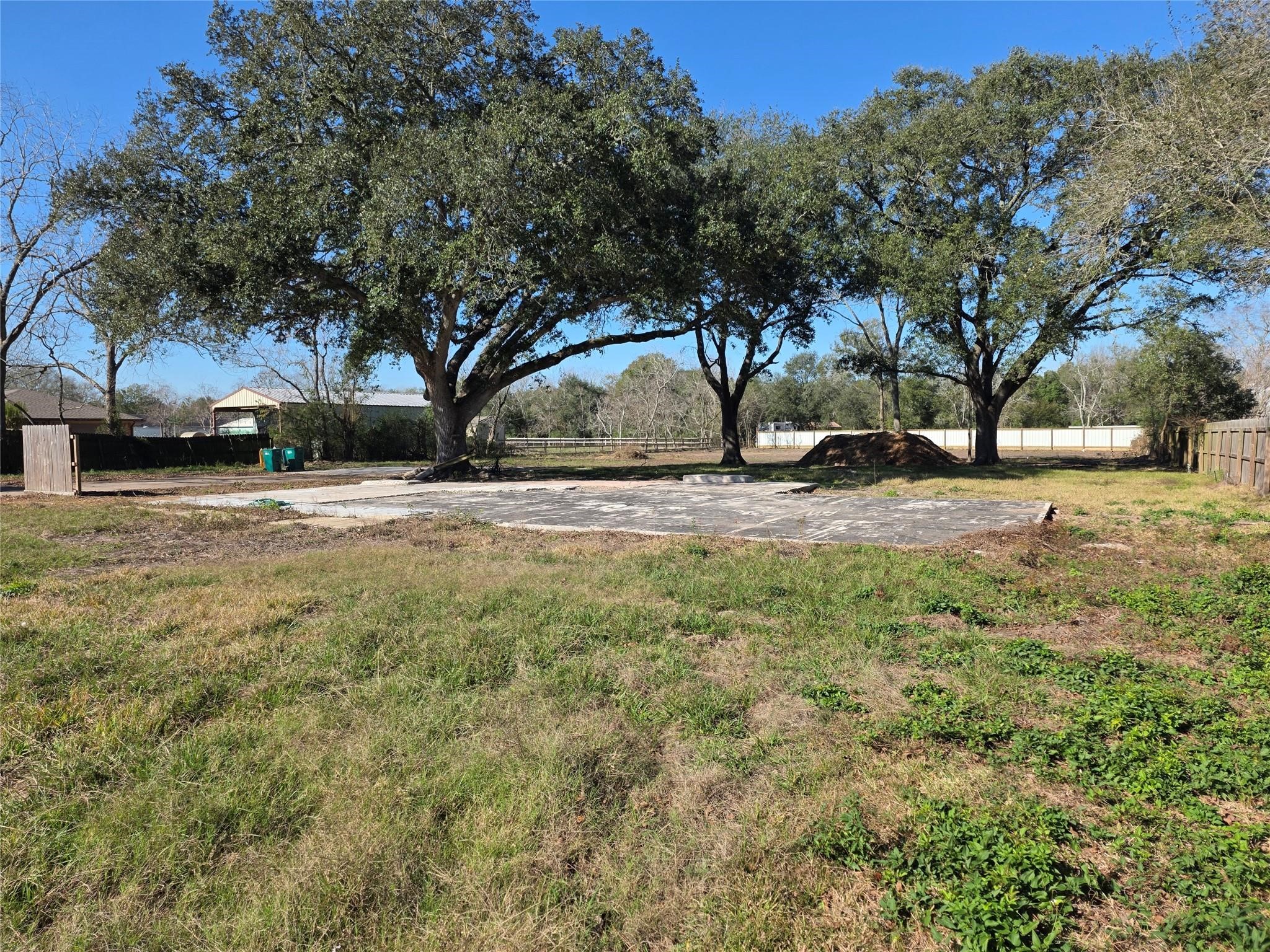 414 Gordy Road, Bacliff, TX 77518