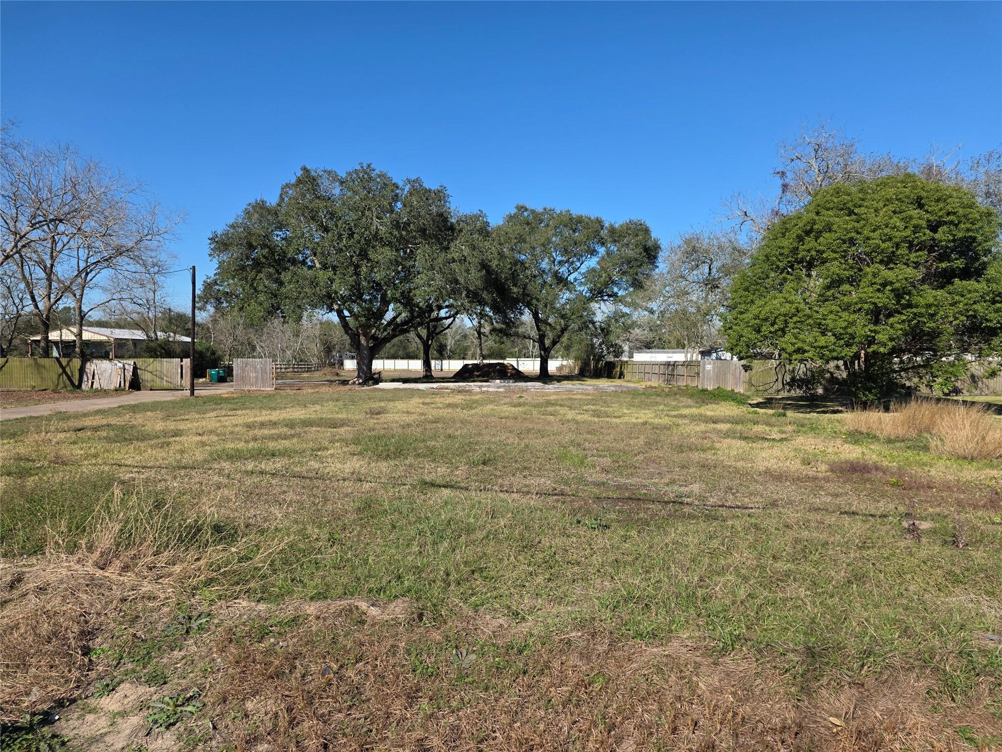 414 Gordy Road, Bacliff, TX 77518