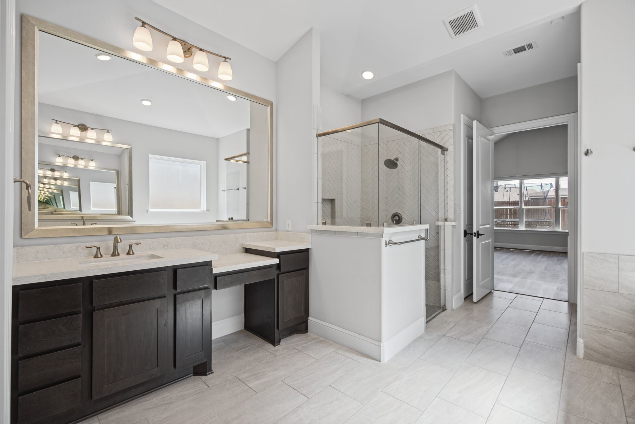 Seperate Shower & Tub
