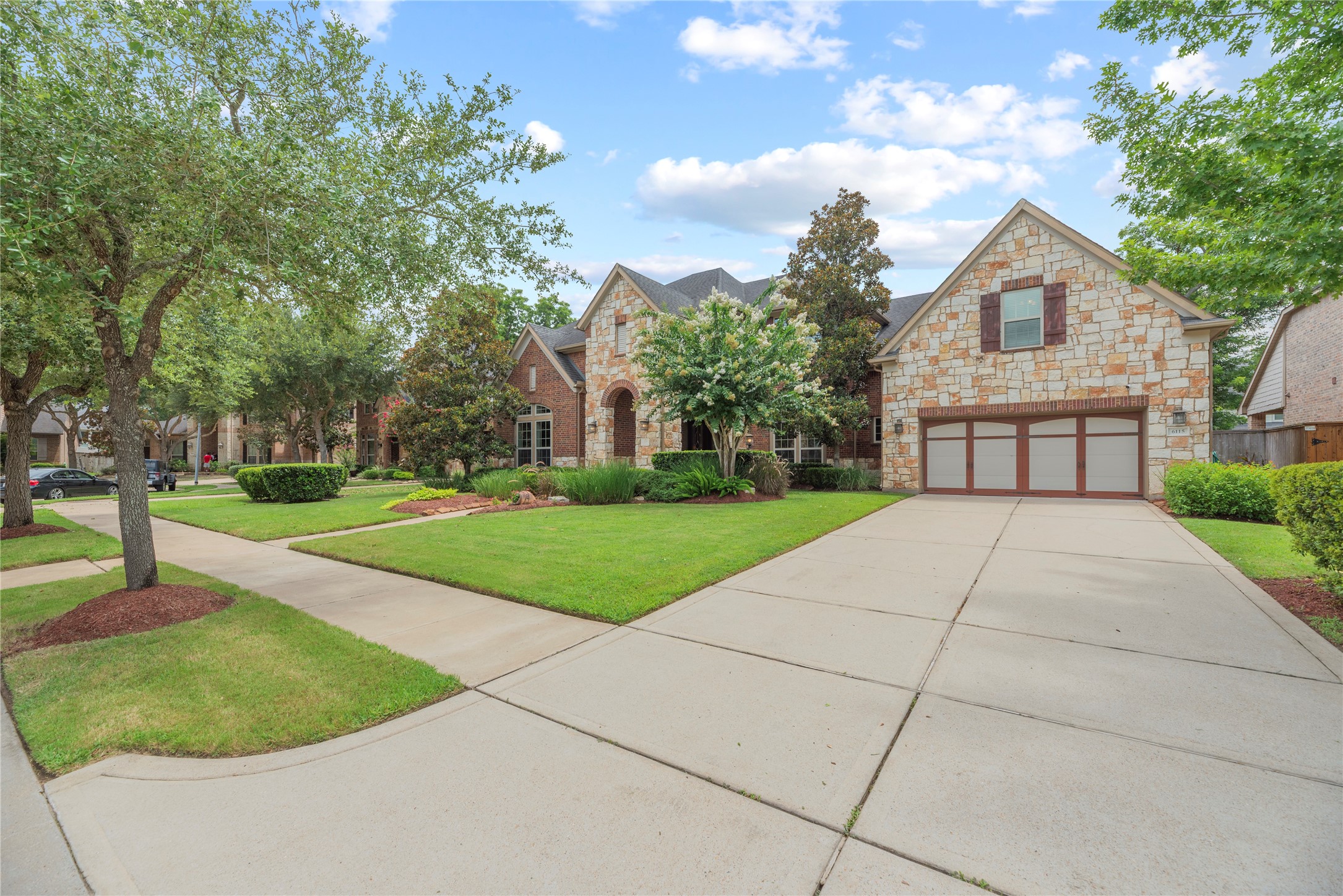 Consistently ranked as a top 10 city to live in the nation for decades, Sugar Land has much to offer, and Riverstone is one of the city's premier neighborhoods. Zoned to excellent schools.