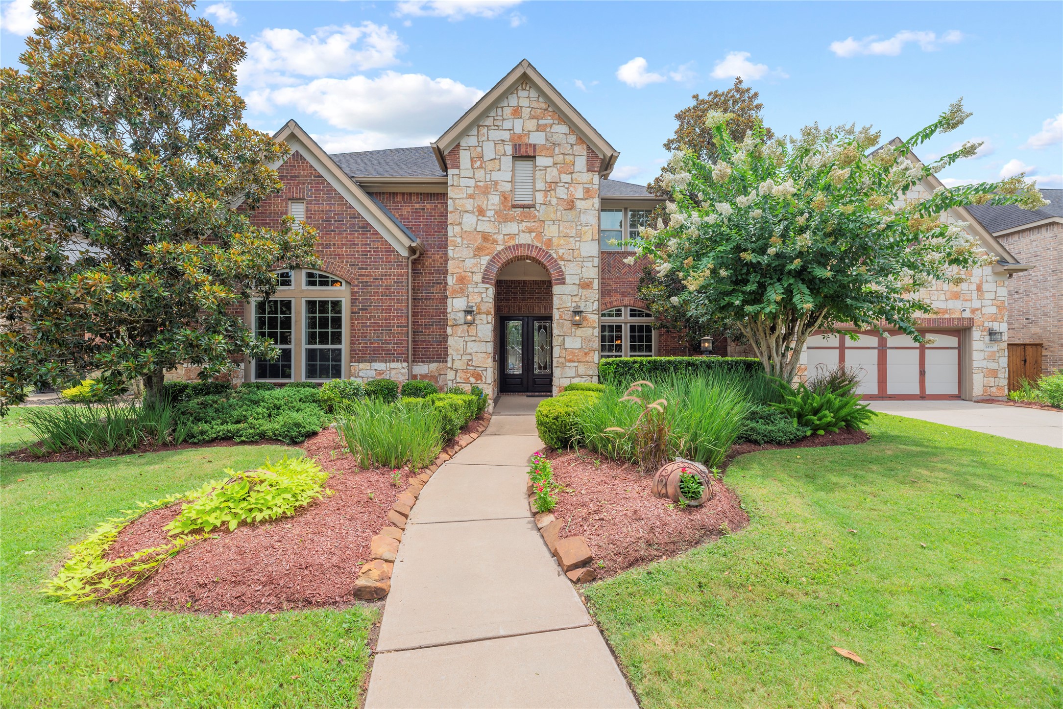 Consistently ranked as a top 10 city to live in the nation for decades, Sugar Land has much to offer, and Riverstone is one of the city's premier neighborhoods. Zoned to excellent schools.