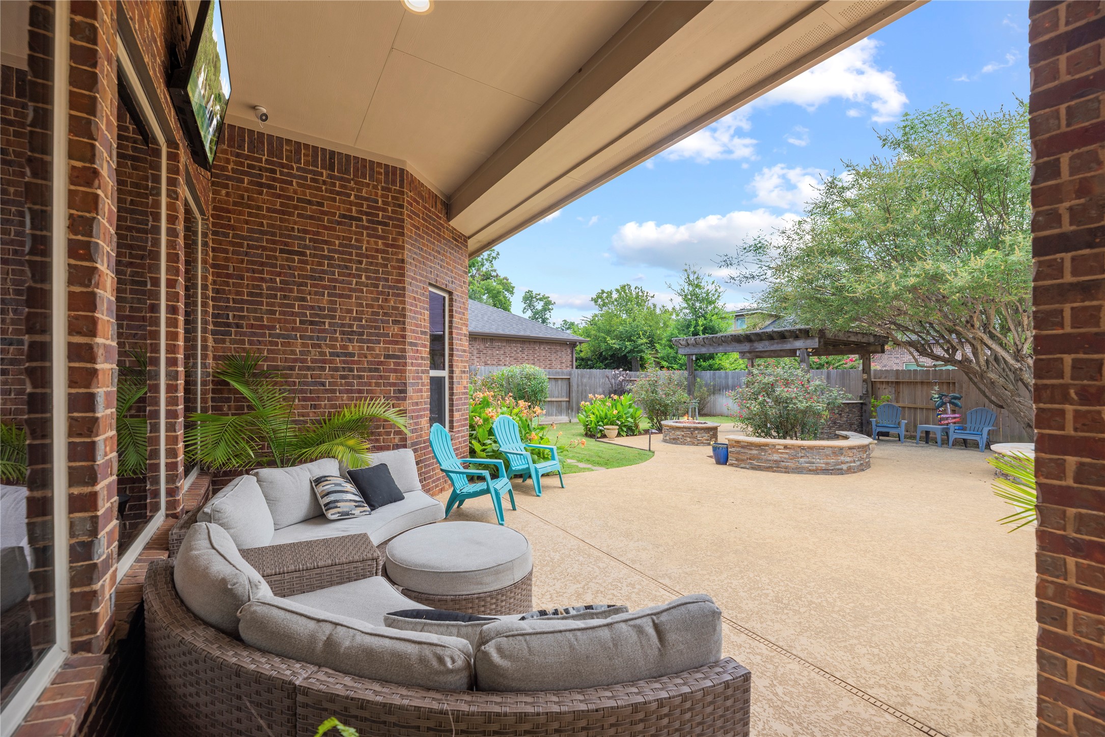 Plenty of space to relax in the shade under the covered patio or the sun