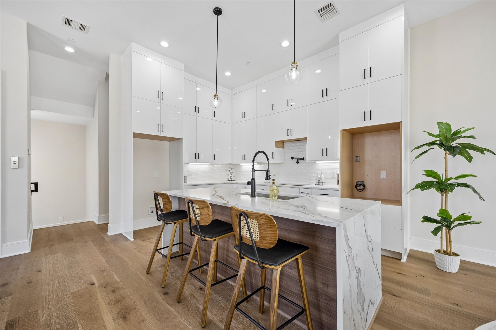 5861 Winsome Lane, Houston, TX 77057