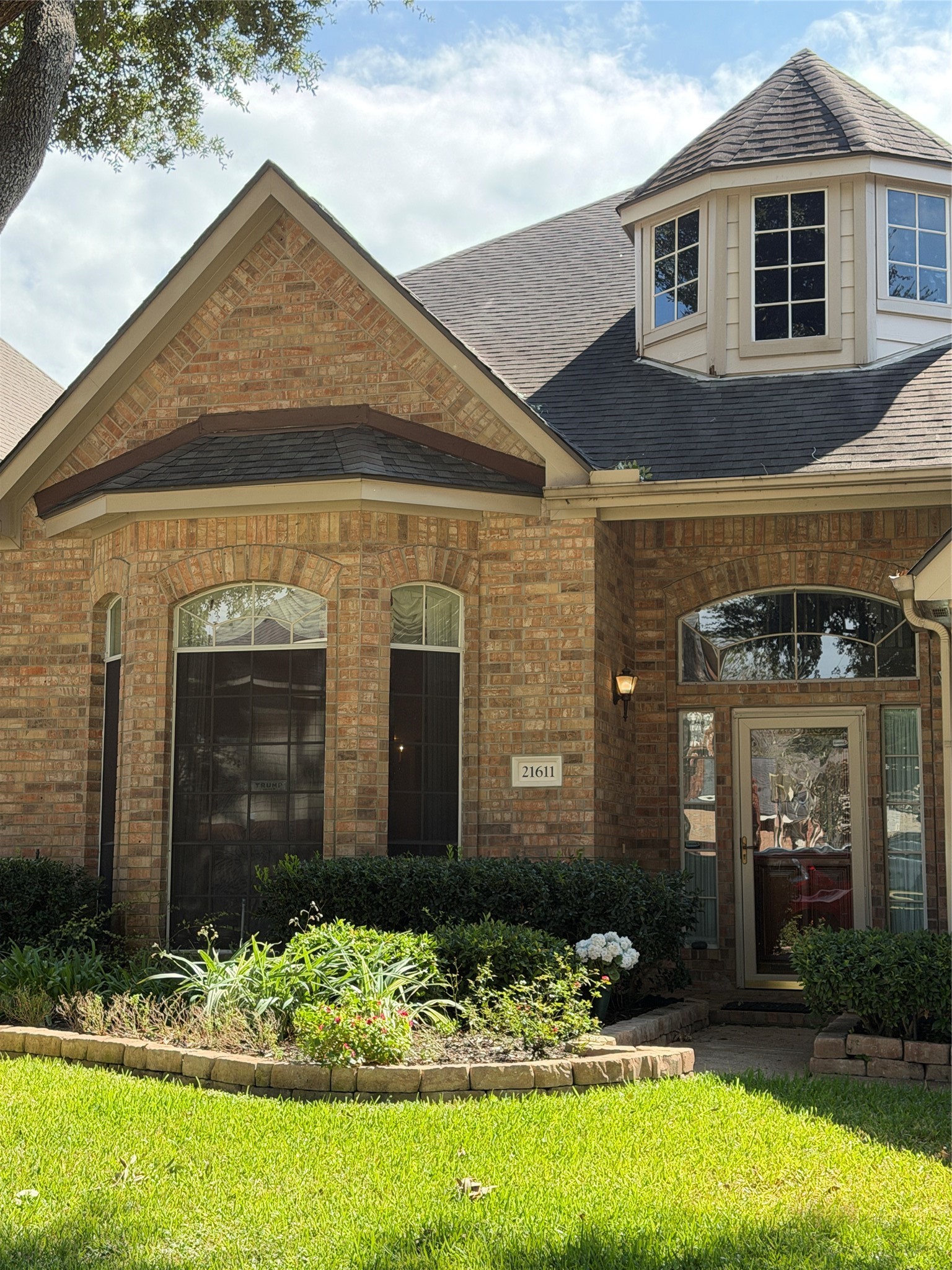 Welcome to 21611 San Marino Drive Welcome to 21611 San Marino Drive