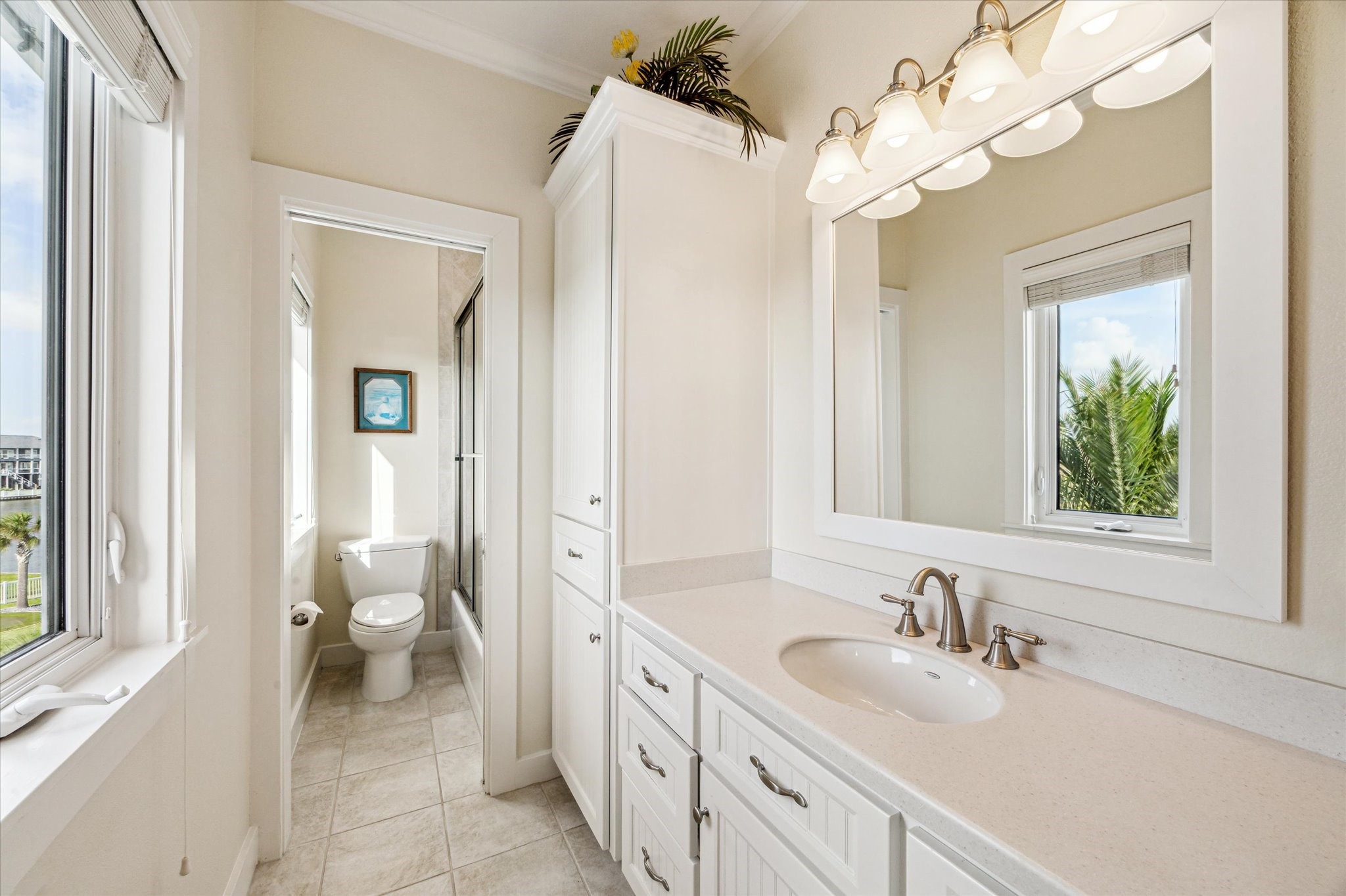 Additional room full bath, a fully functional and thoughtfully appointed extra bathroomperfect for guests or family members