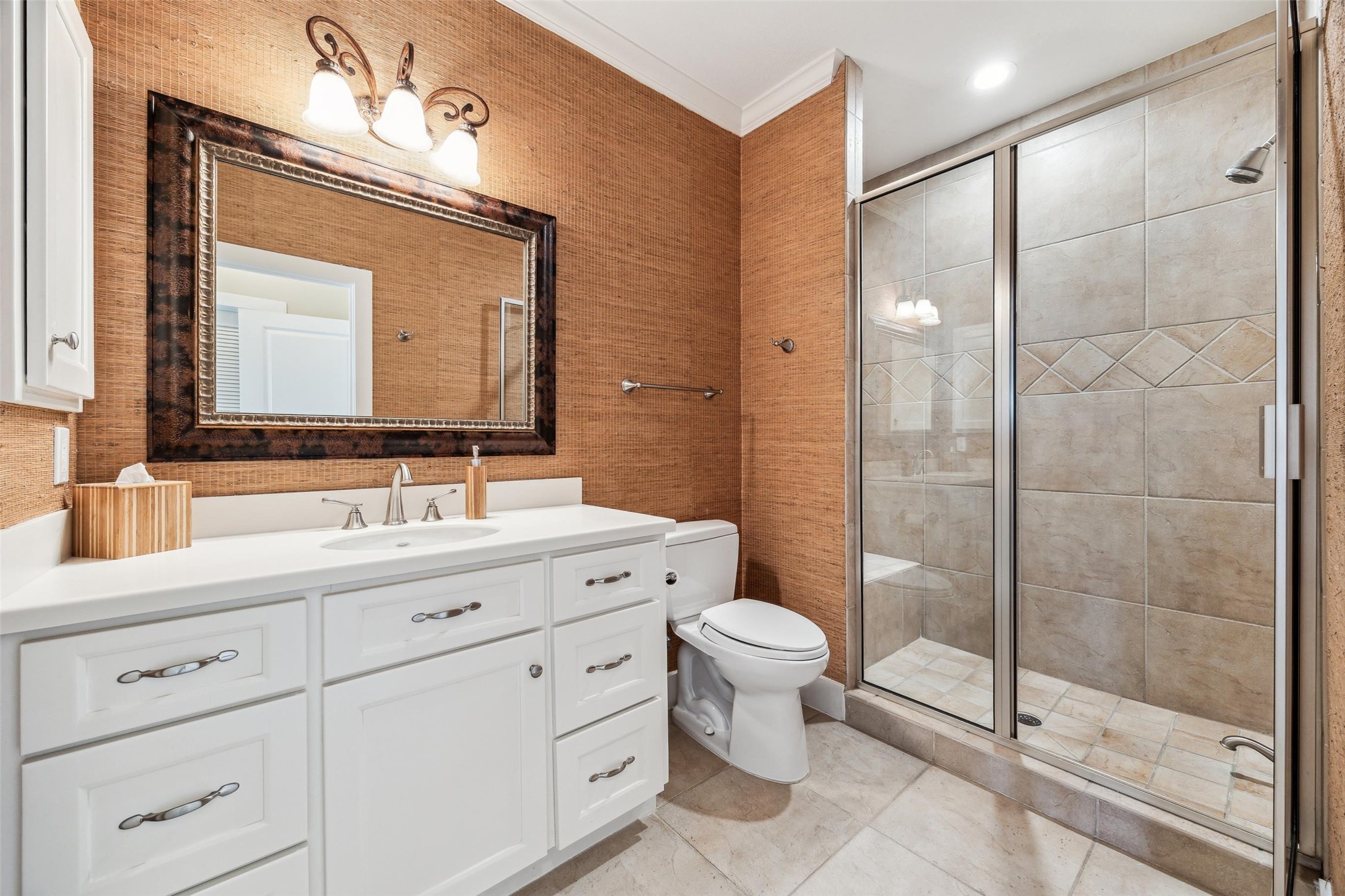 2nd primary bedroom full bath with shower