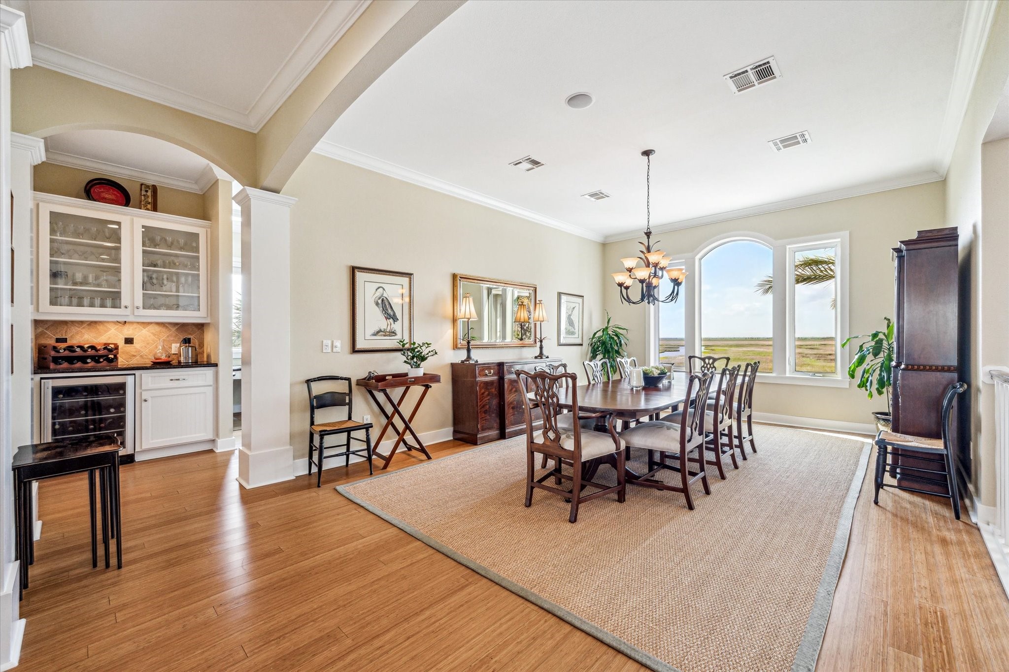 An open design that flows seamlessly into the foyer, highlighted by an arched glass entry door and stylish lighting. Perfect for formal gatherings or casual dinners with a view, this space blends elegance and comfort beautifully
