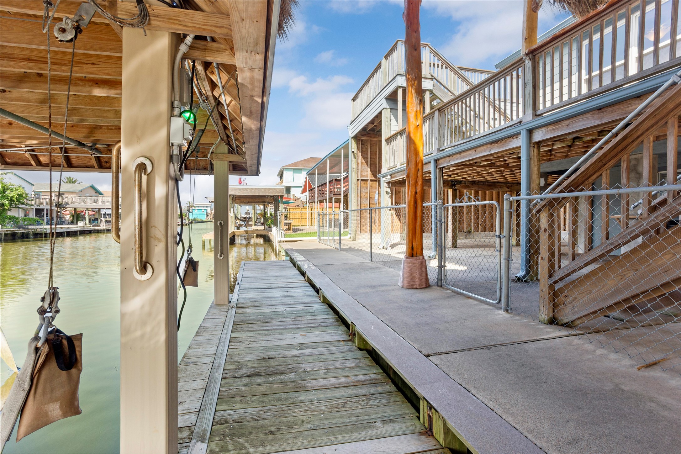 31 Lakeside Drive, Hitchcock, TX 77563