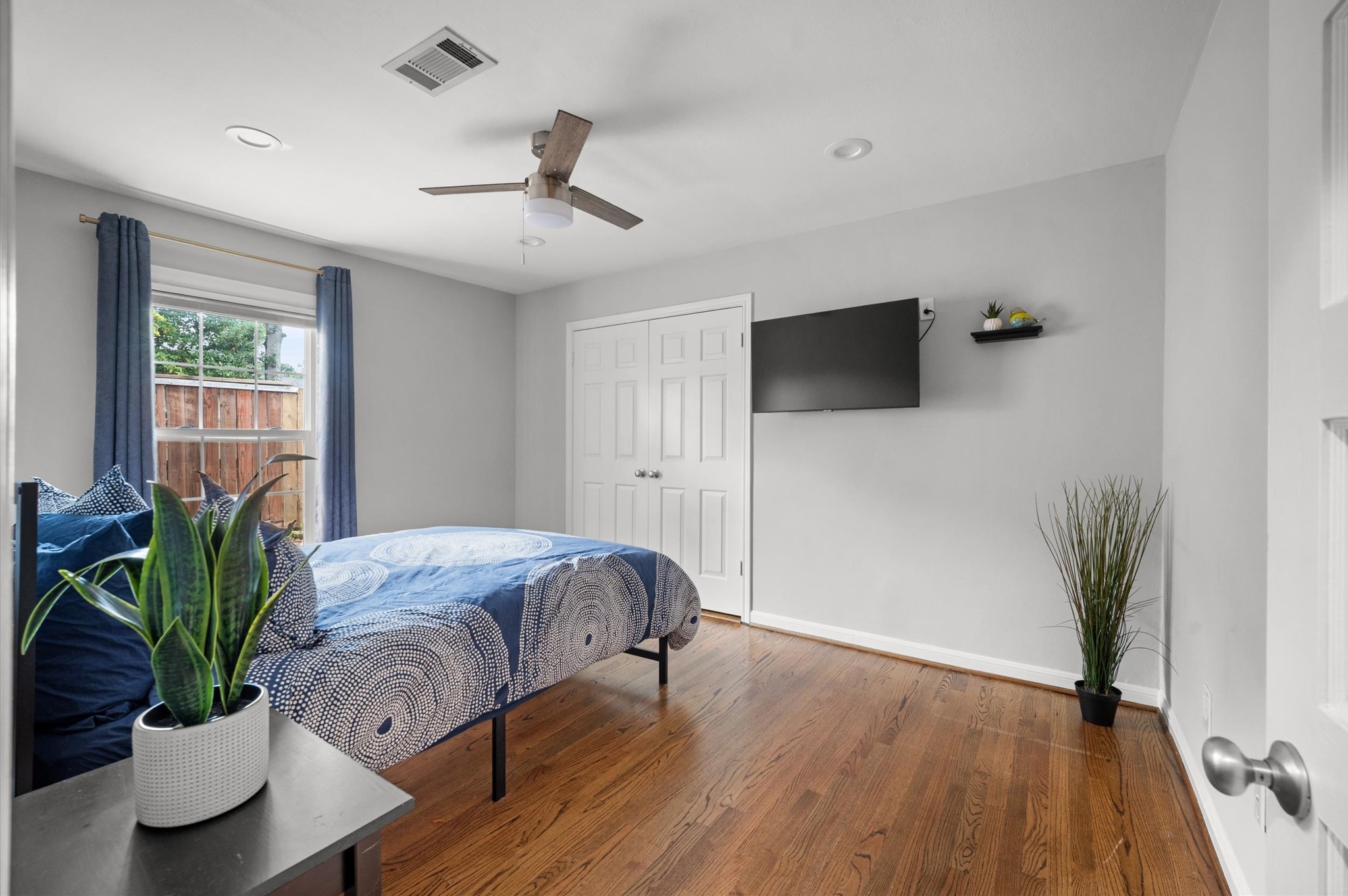 1511 Sue Barnett Drive, Houston, TX 77018