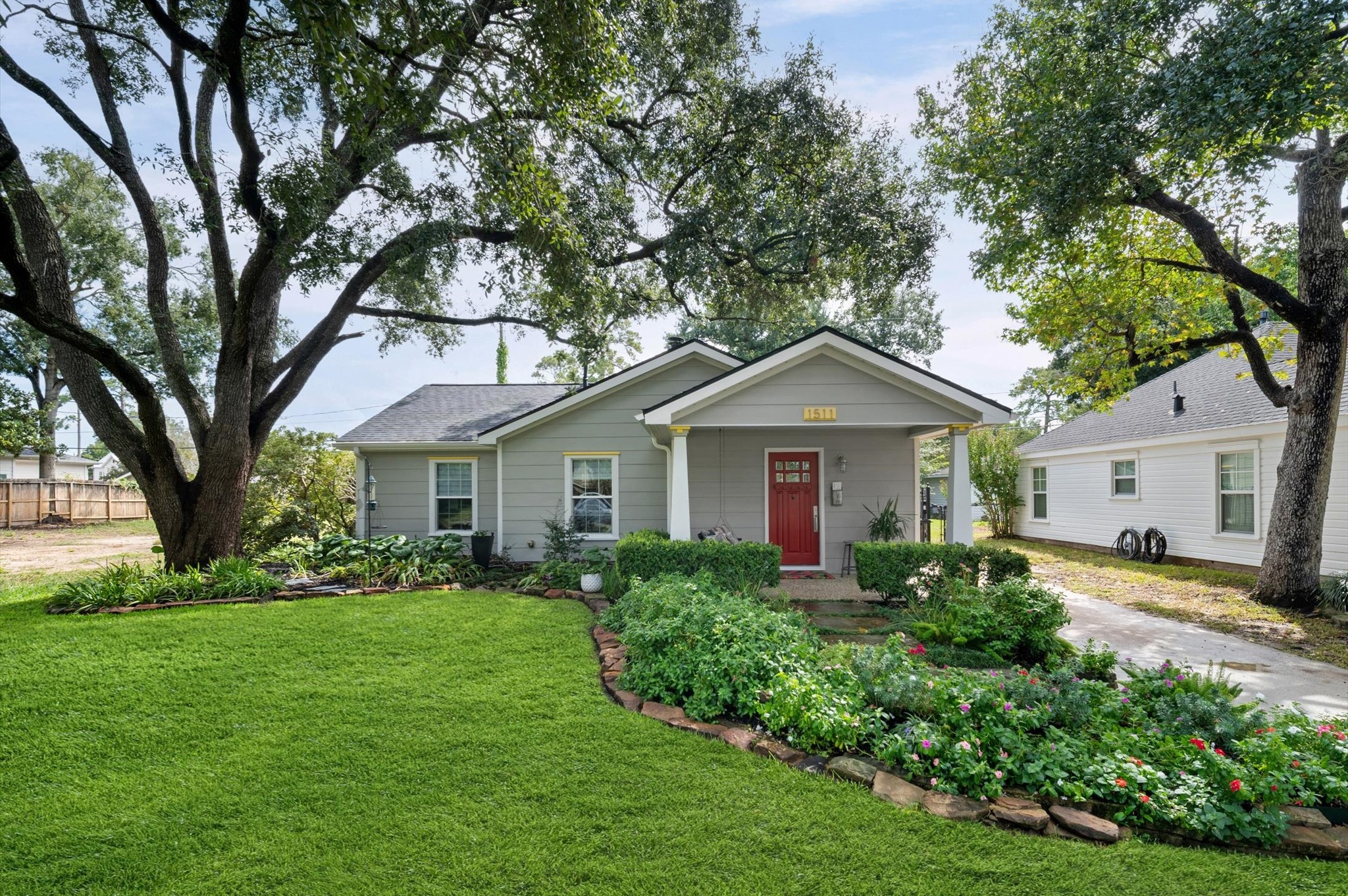 1511 Sue Barnett Drive, Houston, TX 77018