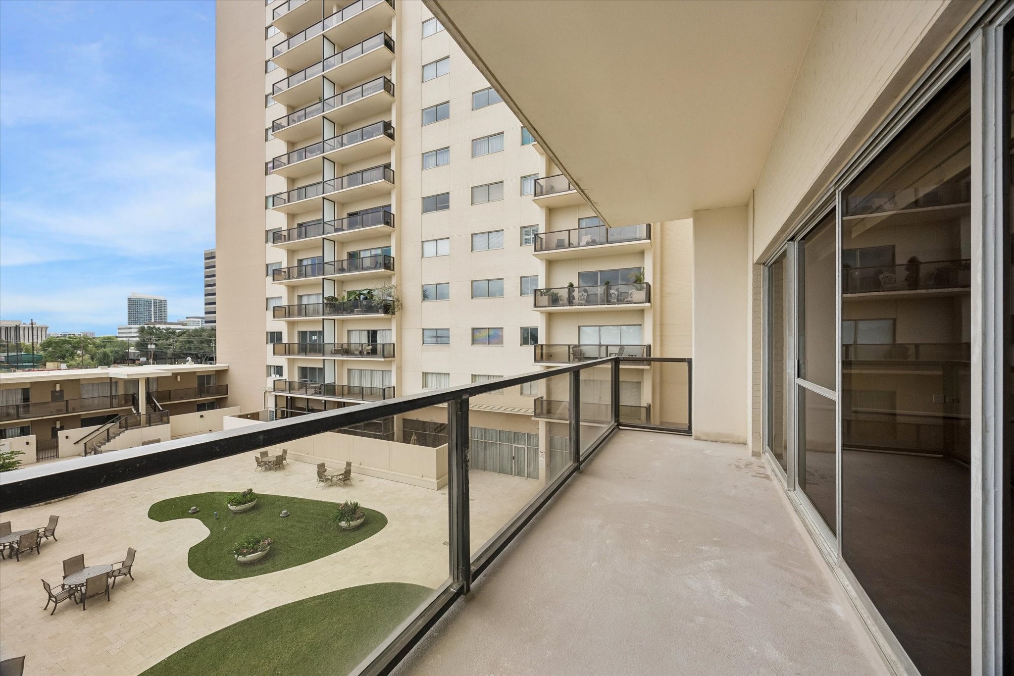 Large Balcony to relax and have coffee / drinks