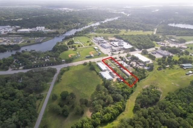 5104 Highway 3, Dickinson, TX 77539