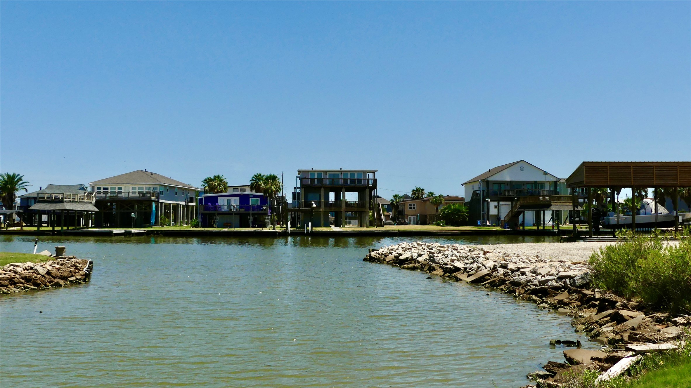 58 Lakeside Drive, Hitchcock, TX 77563