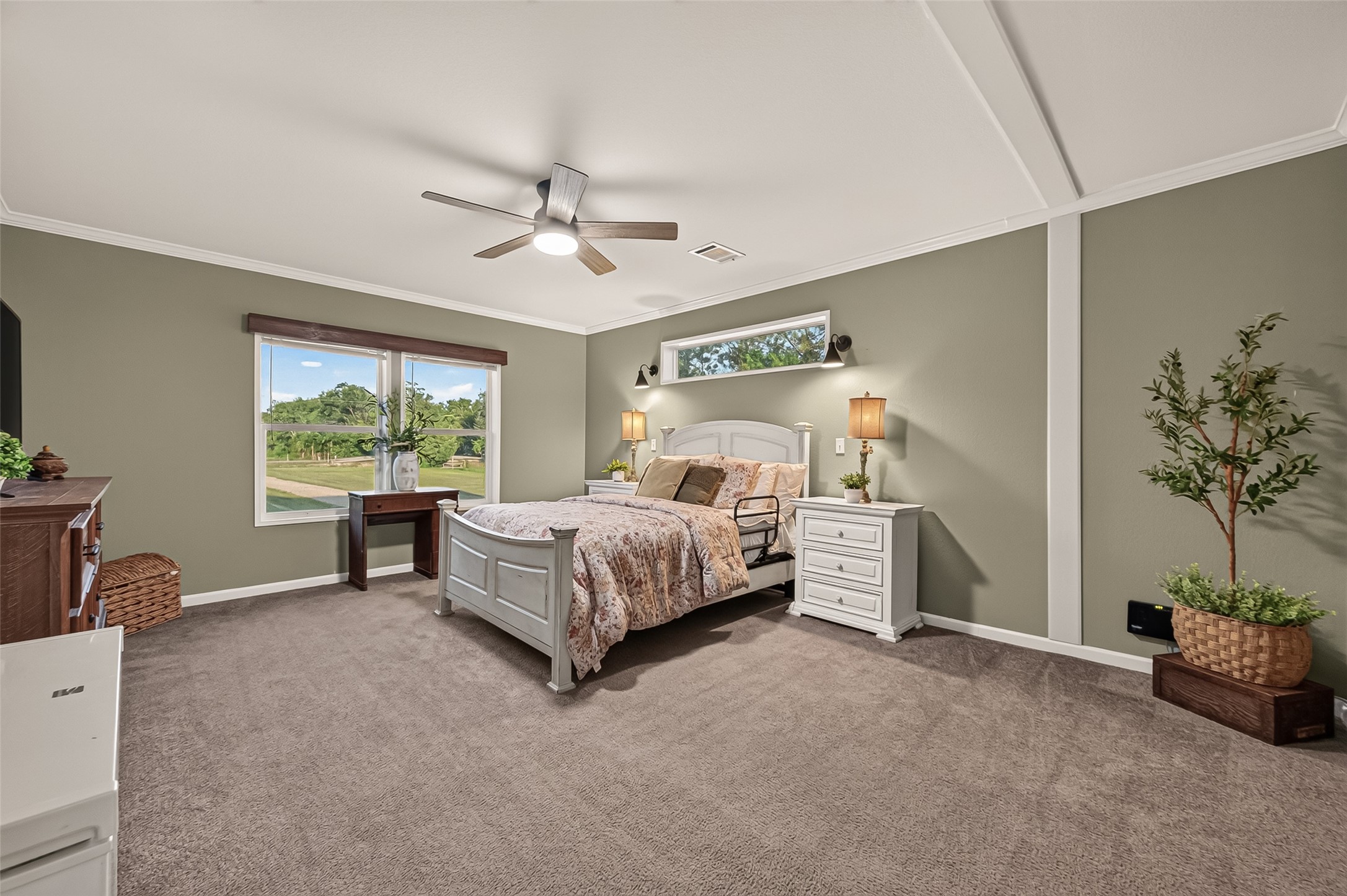 Secondary primary bedroom