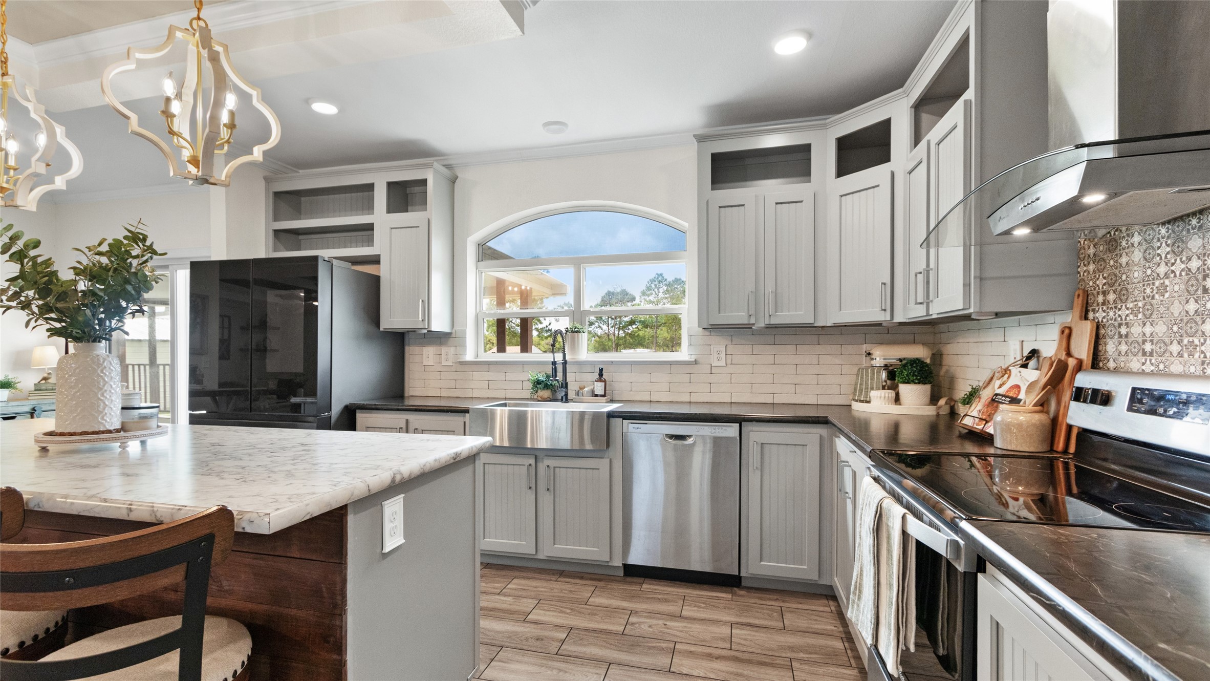 Kitchen with under mount stainless farmhouse sink