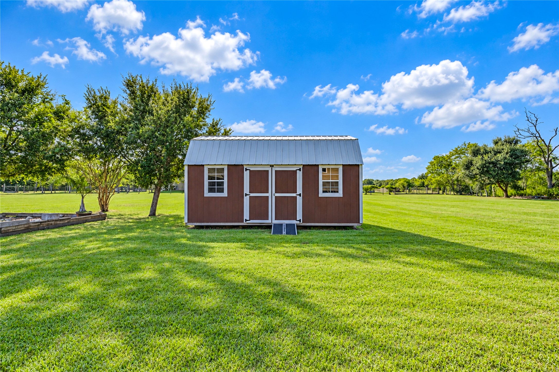 Newer 10x20 powered storage shed