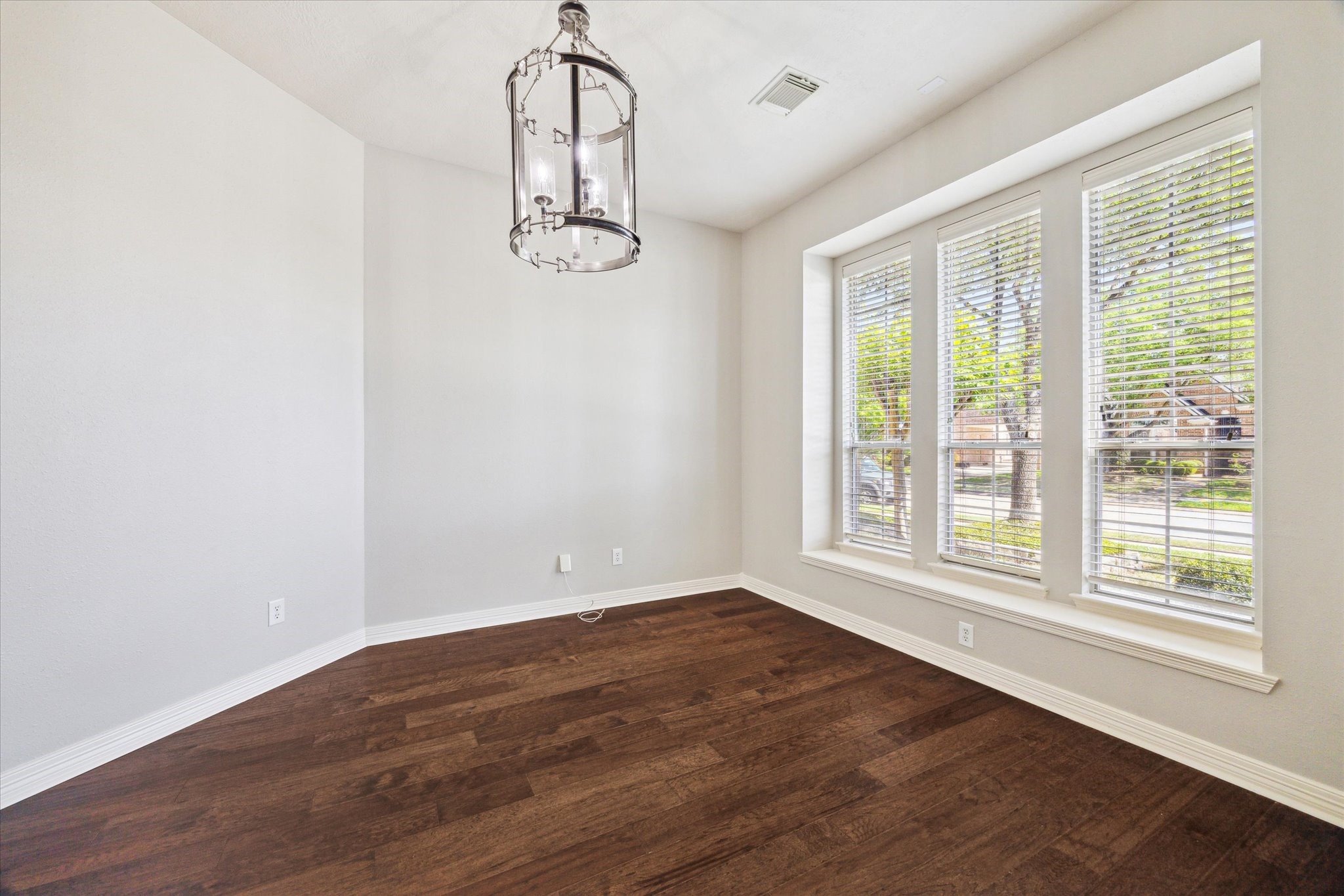 Private study/home-office can be 5th guest bedroom down Private study/home-office can be 5th guest bedroom down