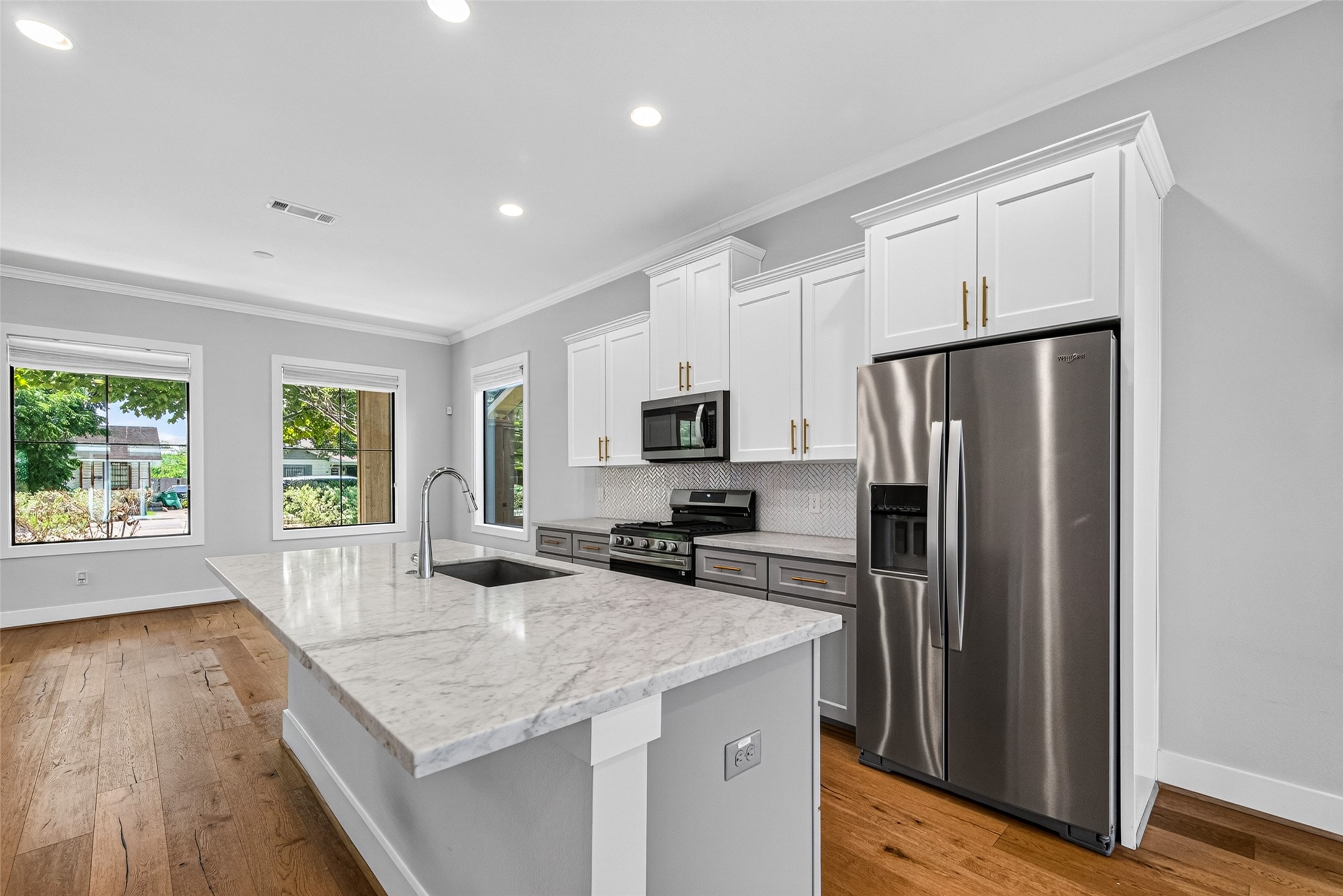 935 Bunton Street, Houston, TX 77009
