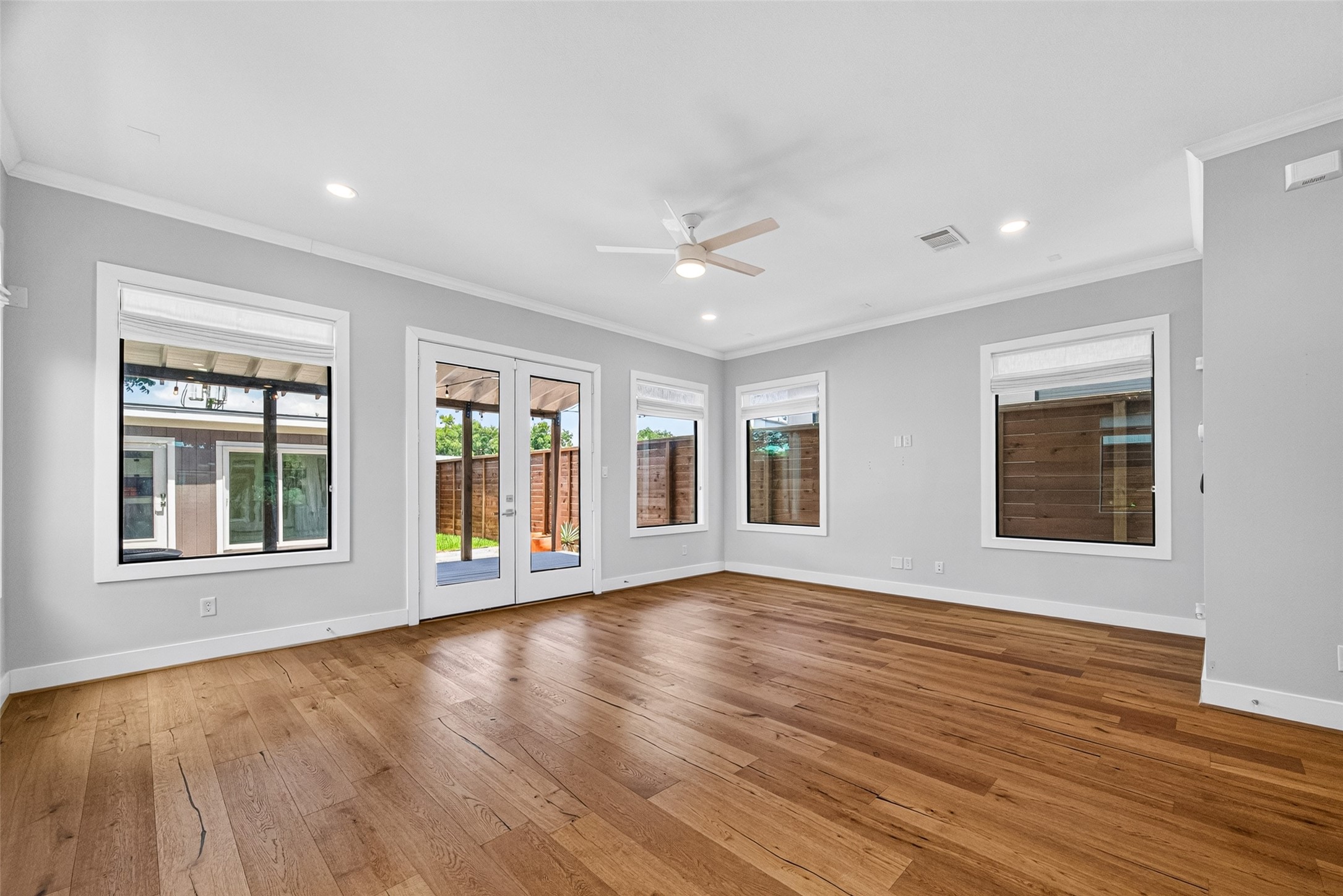 935 Bunton Street, Houston, TX 77009