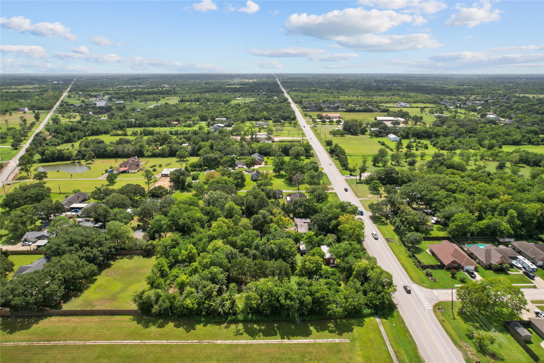 Wide FM 1462 frontage creates excellent visibility and access for a variety of potential uses. Wide FM 1462 frontage creates excellent visibility and access for a variety of potential uses.
