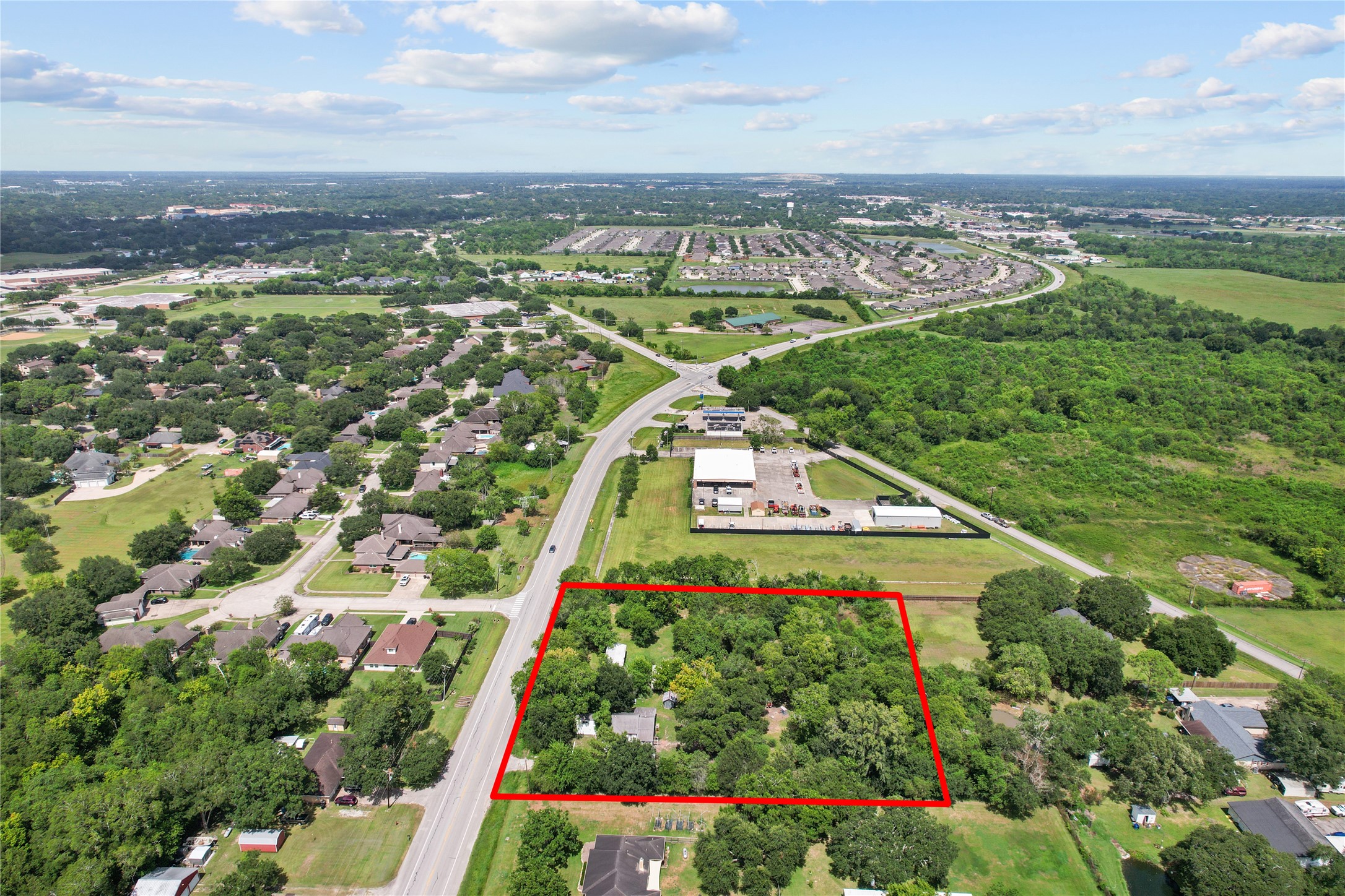 Welcome to 2305 FM 1462! The wide FM 1462 frontage creates excellent visibility and access for a variety of potential uses. Welcome to 2305 FM 1462! The wide FM 1462 frontage creates excellent visibility and access for a variety of potential uses.