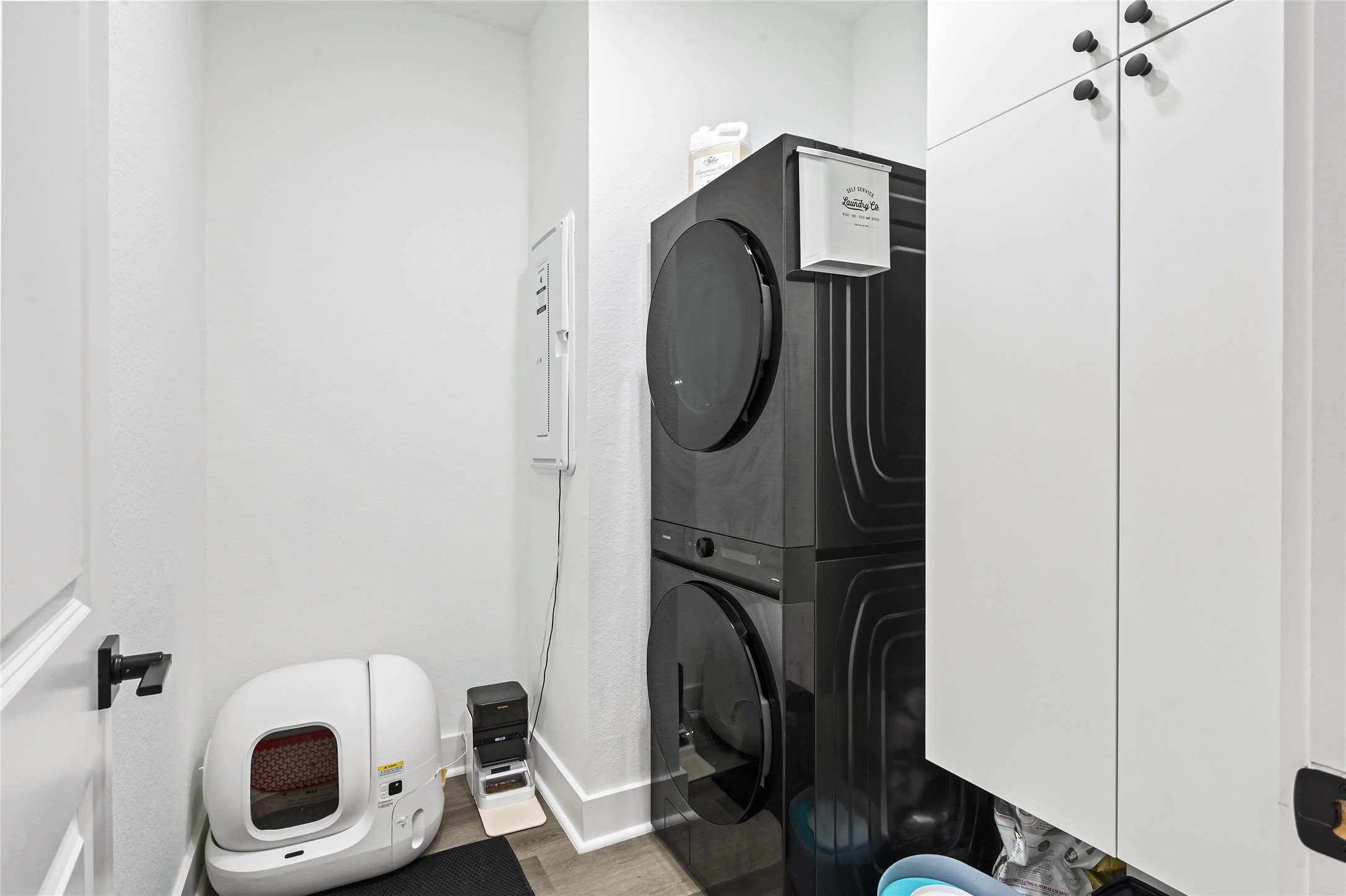 upstairs laundry and pet care room