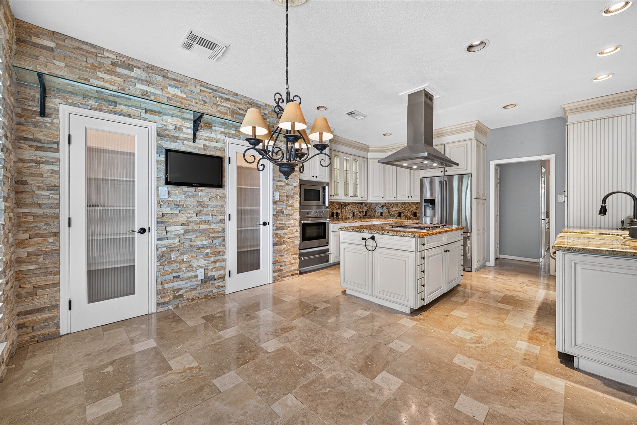 2321 S Lake Drive, League City, TX 77573