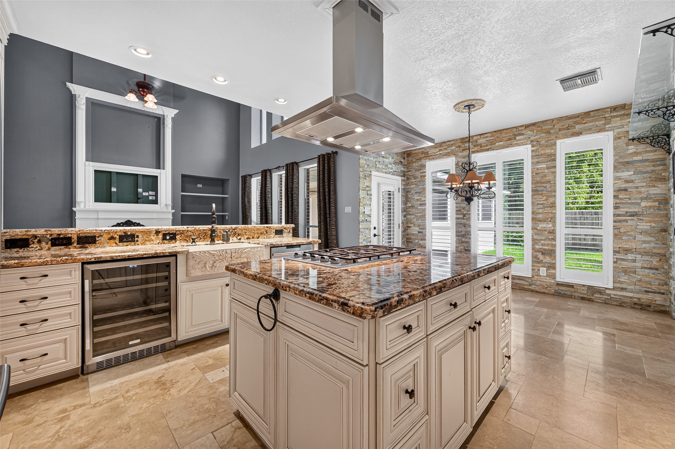 2321 S Lake Drive, League City, TX 77573