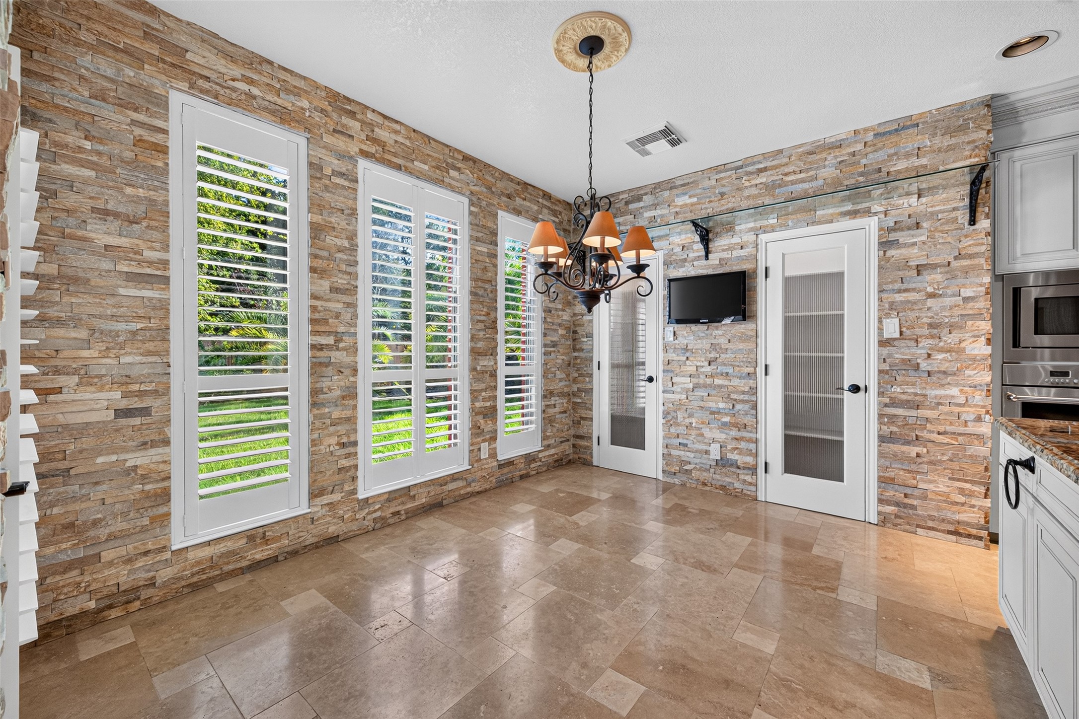 2321 S Lake Drive, League City, TX 77573