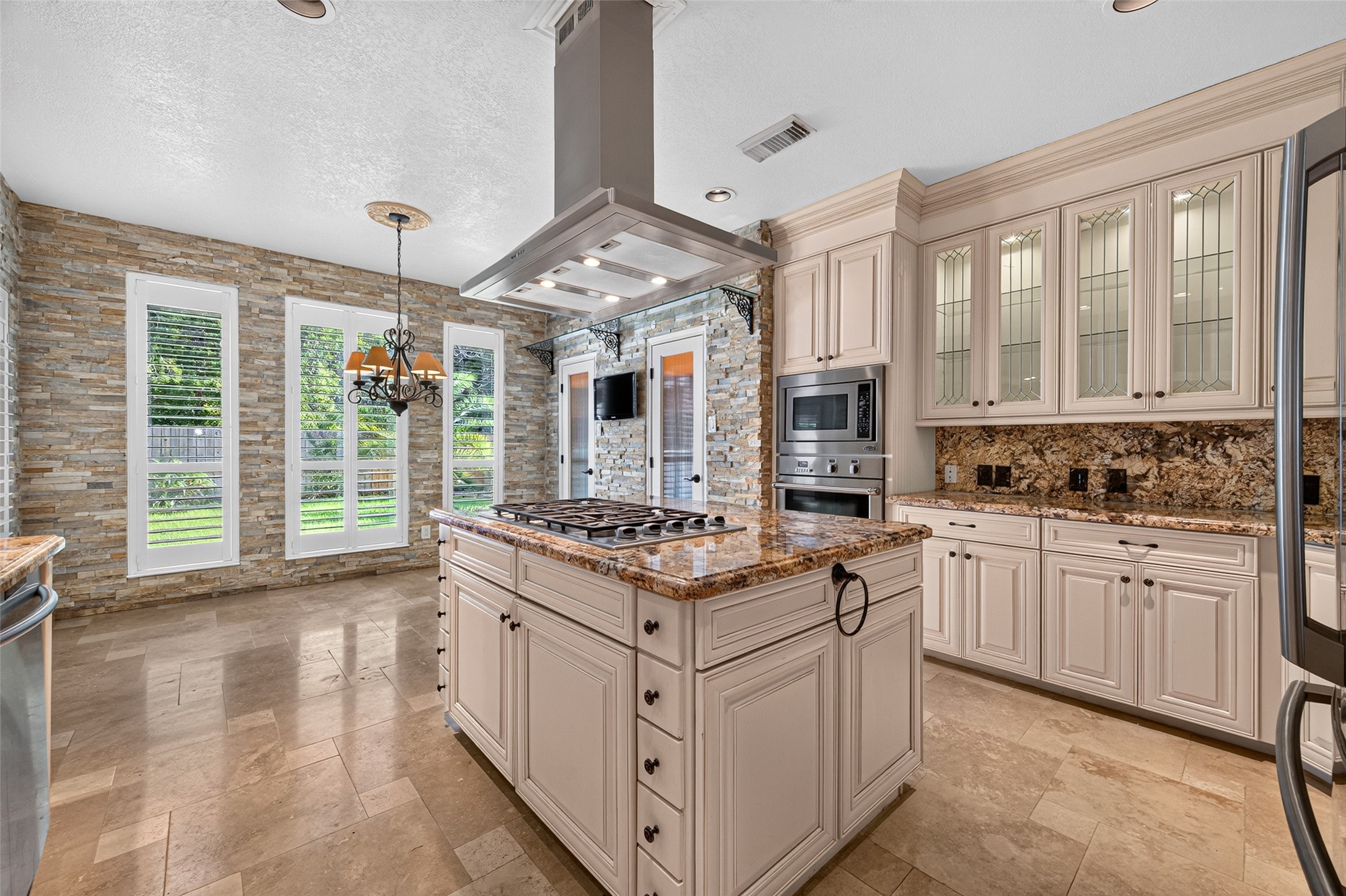 2321 S Lake Drive, League City, TX 77573