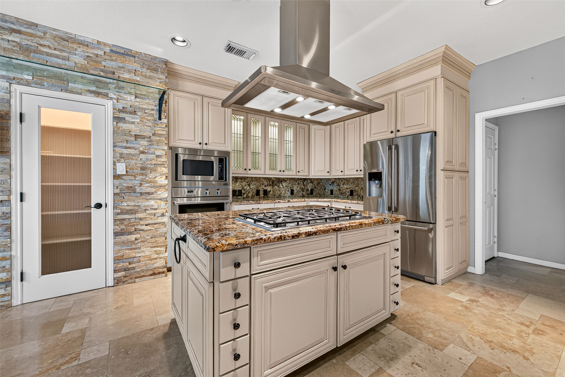 2321 S Lake Drive, League City, TX 77573