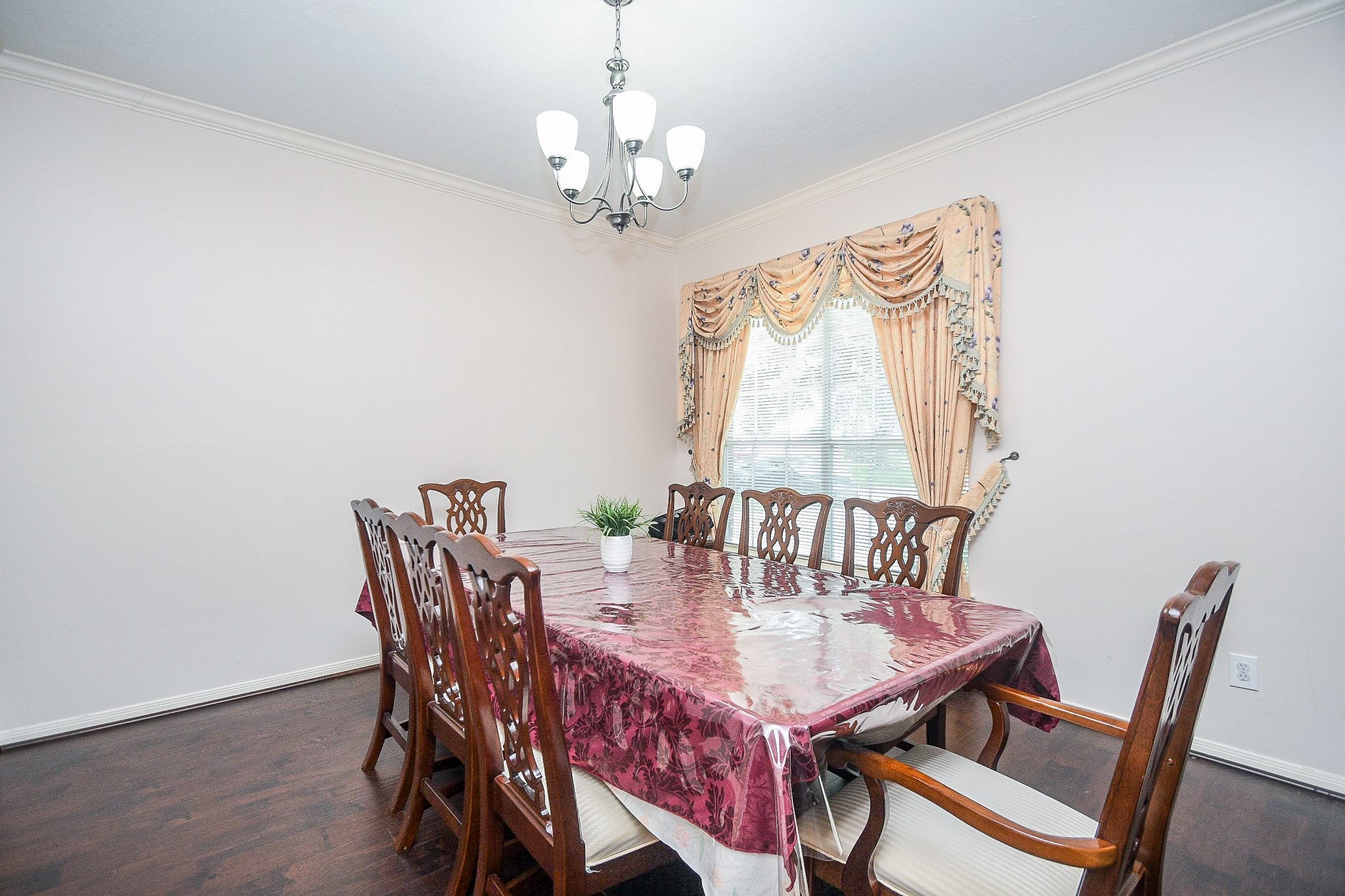 Formal dining situated just off the entry point and connected to the kitchen for ease of access.