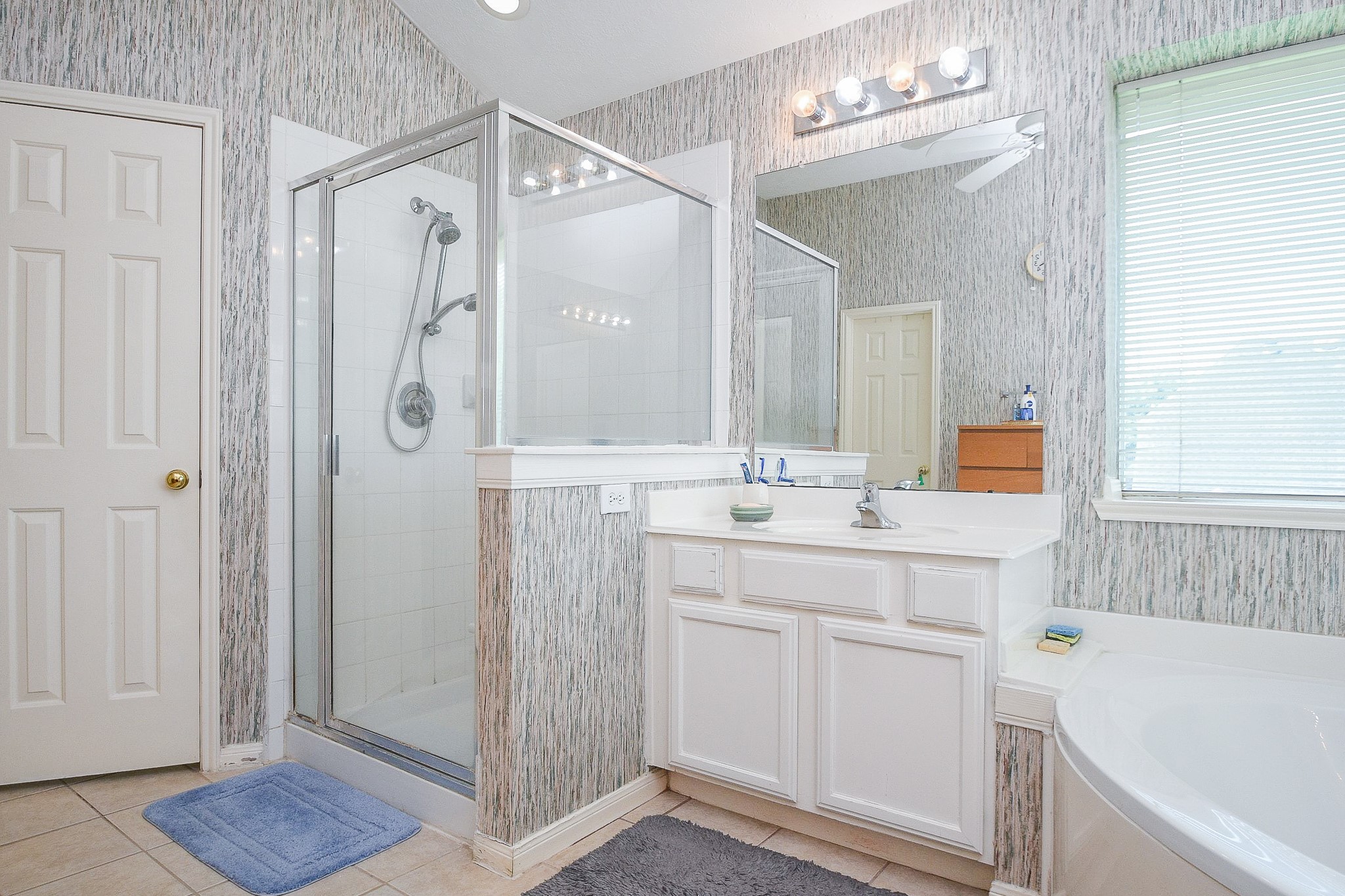 15715 Brookwood Lake Place, Sugar Land, TX 77498