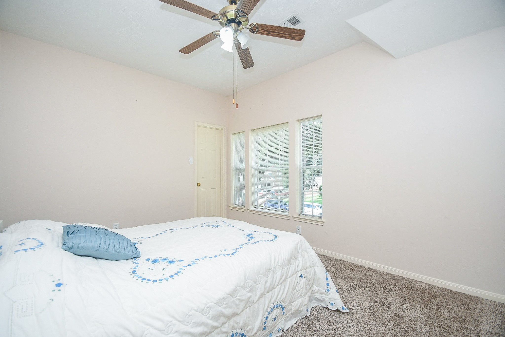 15715 Brookwood Lake Place, Sugar Land, TX 77498
