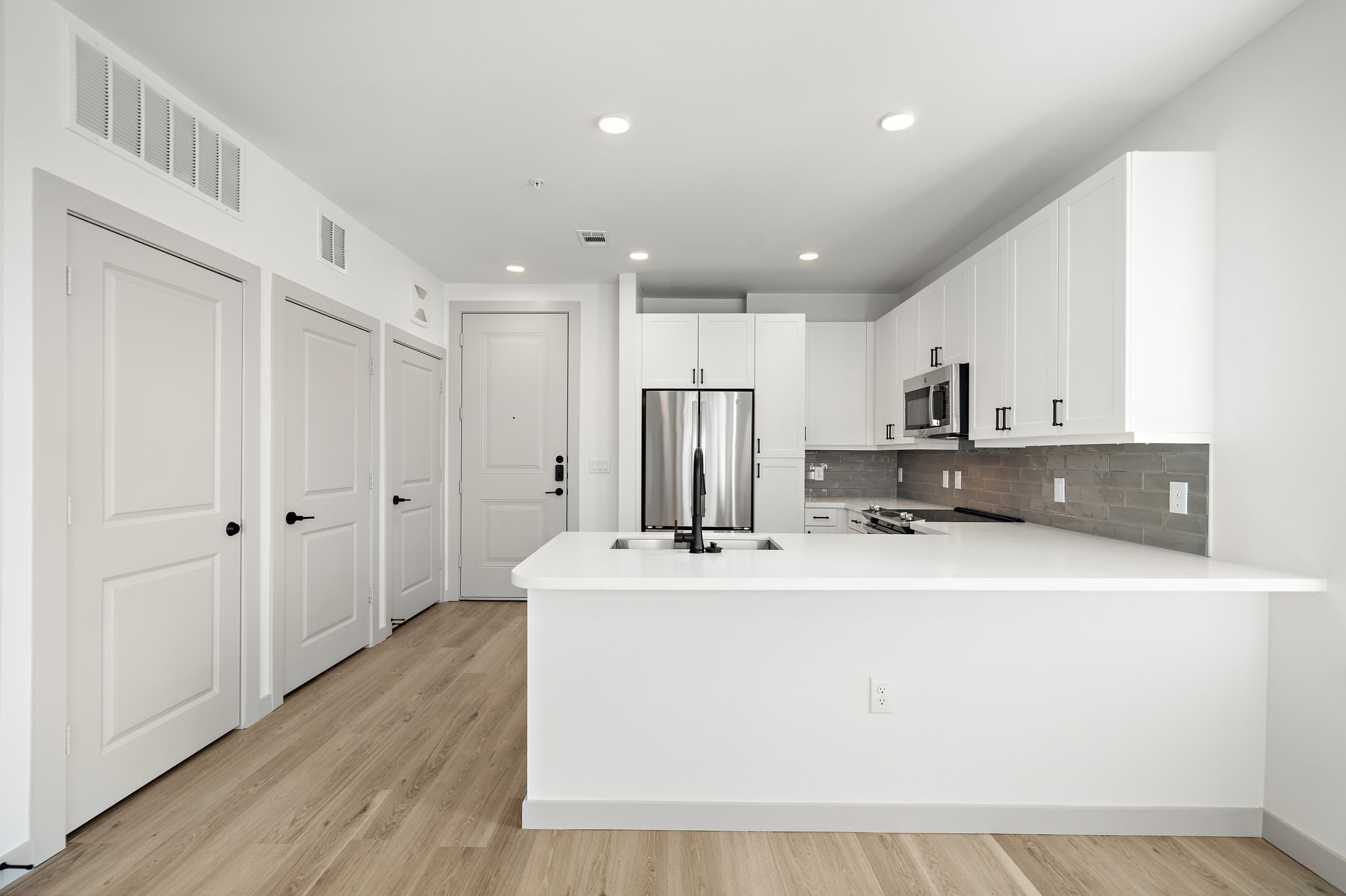 VACANT UNIT SHOWN - LAYOUT MAY DIFFER
