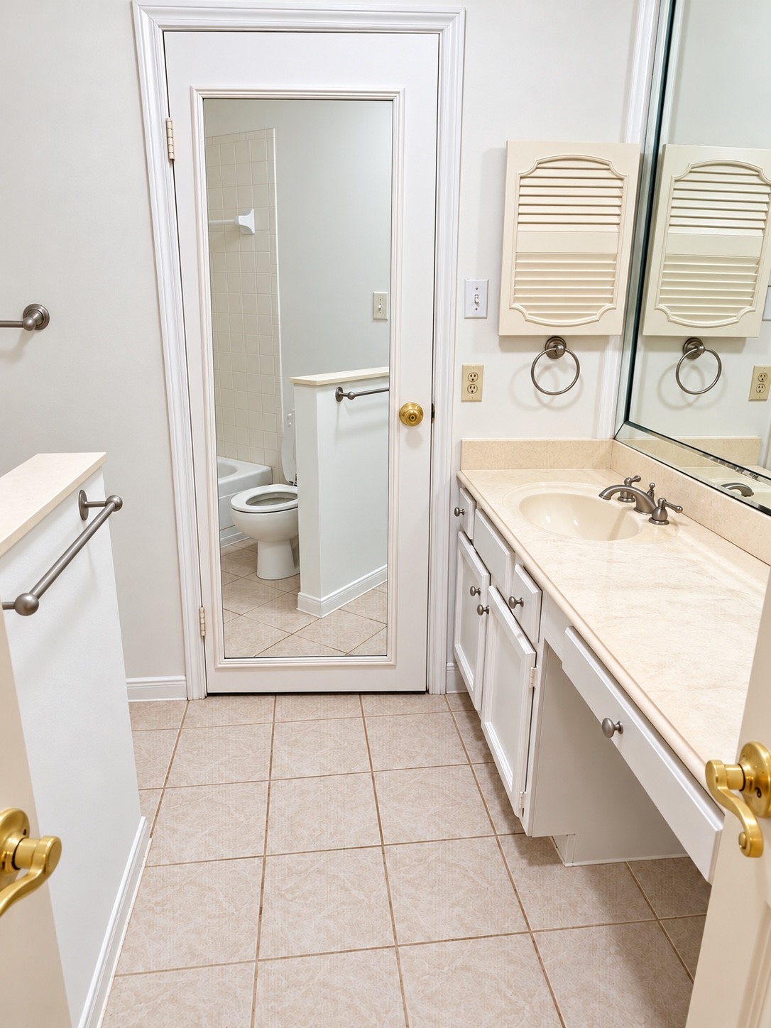 Master bath with Walking Closet spacious counter space.
