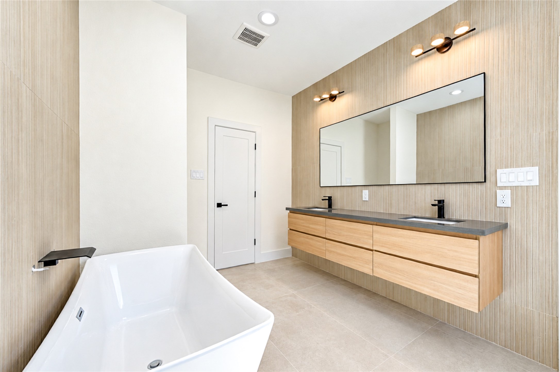 8220 Gladstone Street, #A/B, Houston, TX 77051