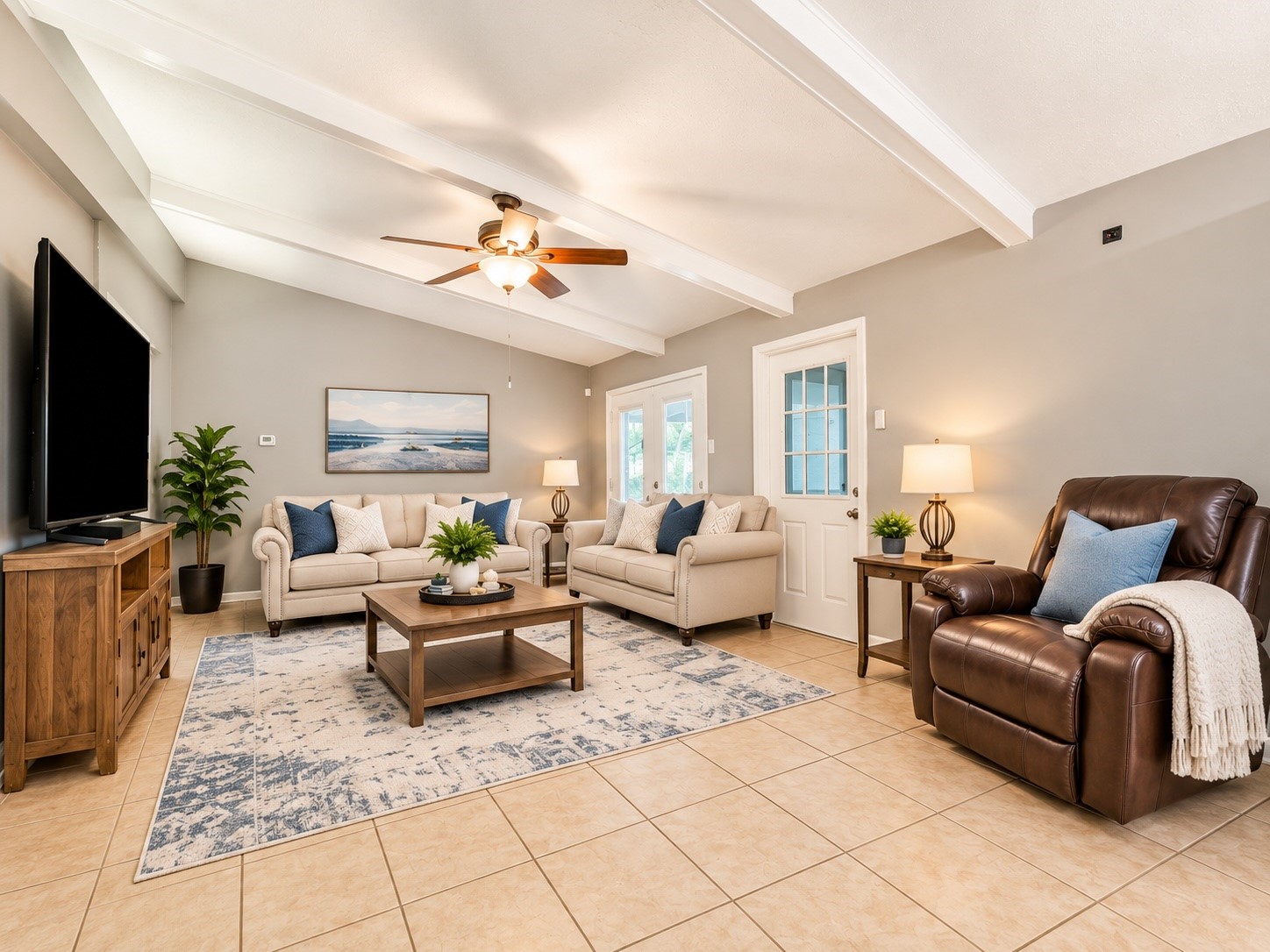 Living room (Staged)