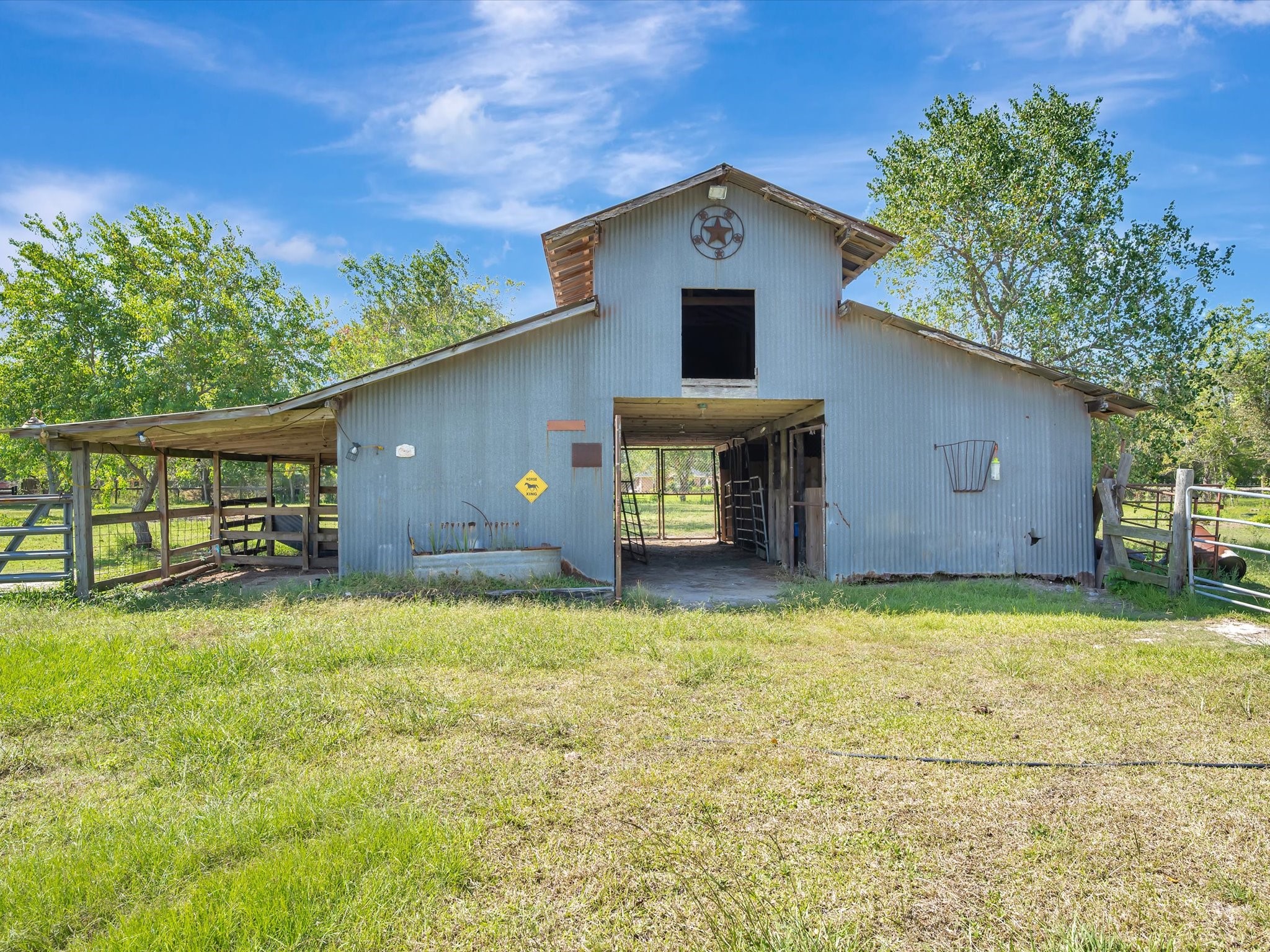 Barn with hay loft; animals welcome.